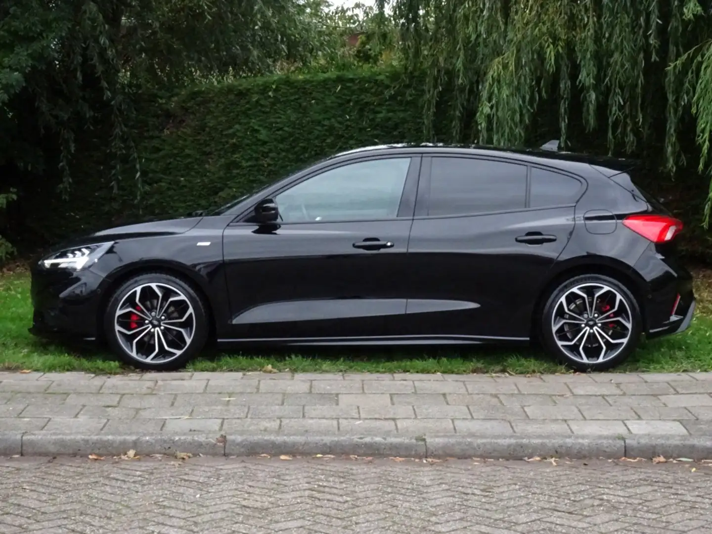 Ford Focus 1.0 125pk ST-Line met Navi, B&O en WinterPack Zwart - 2