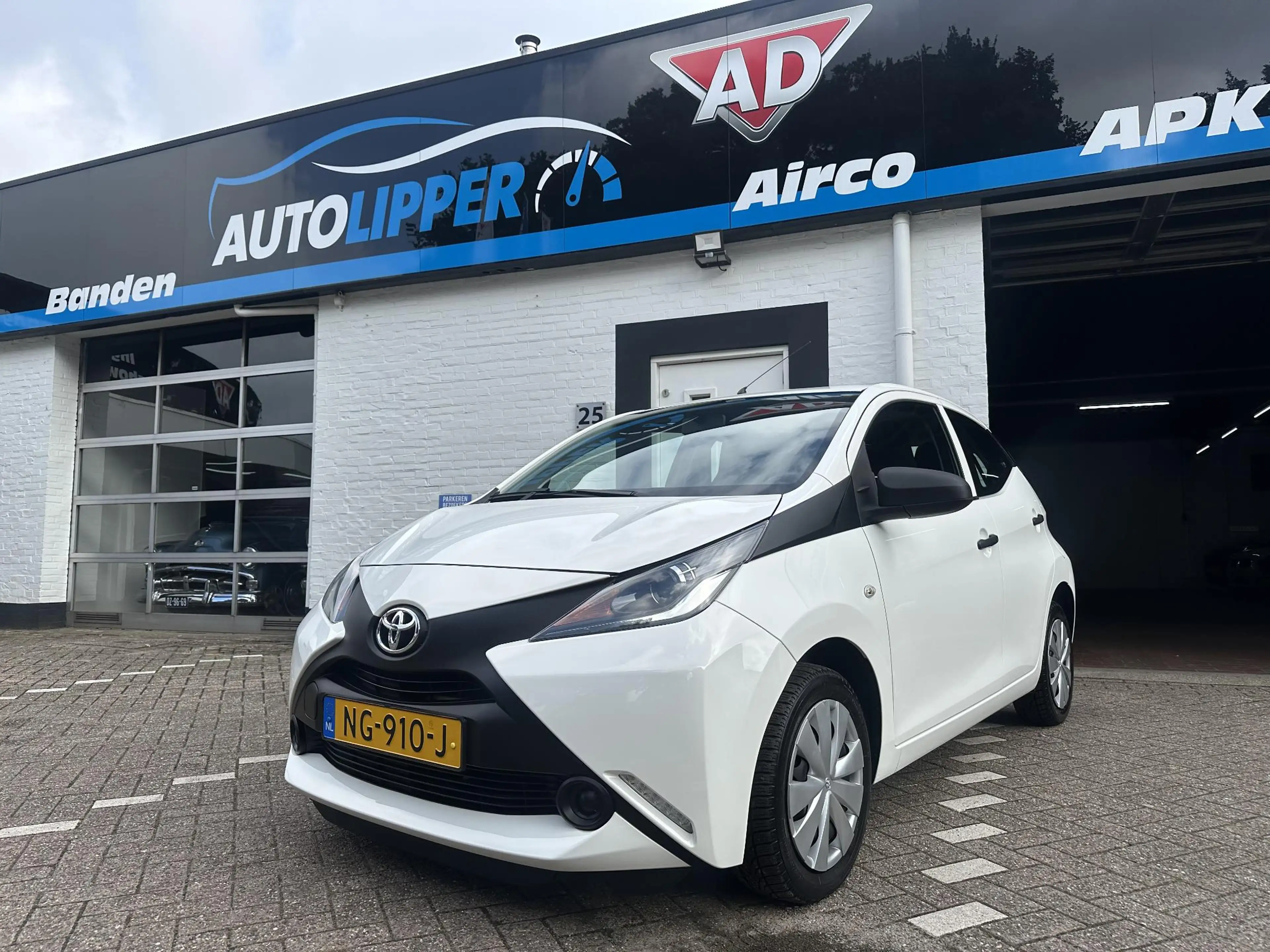 Toyota Aygo 1.0 VVT-i x-now /Nieuwe apk/Airco/All season bande