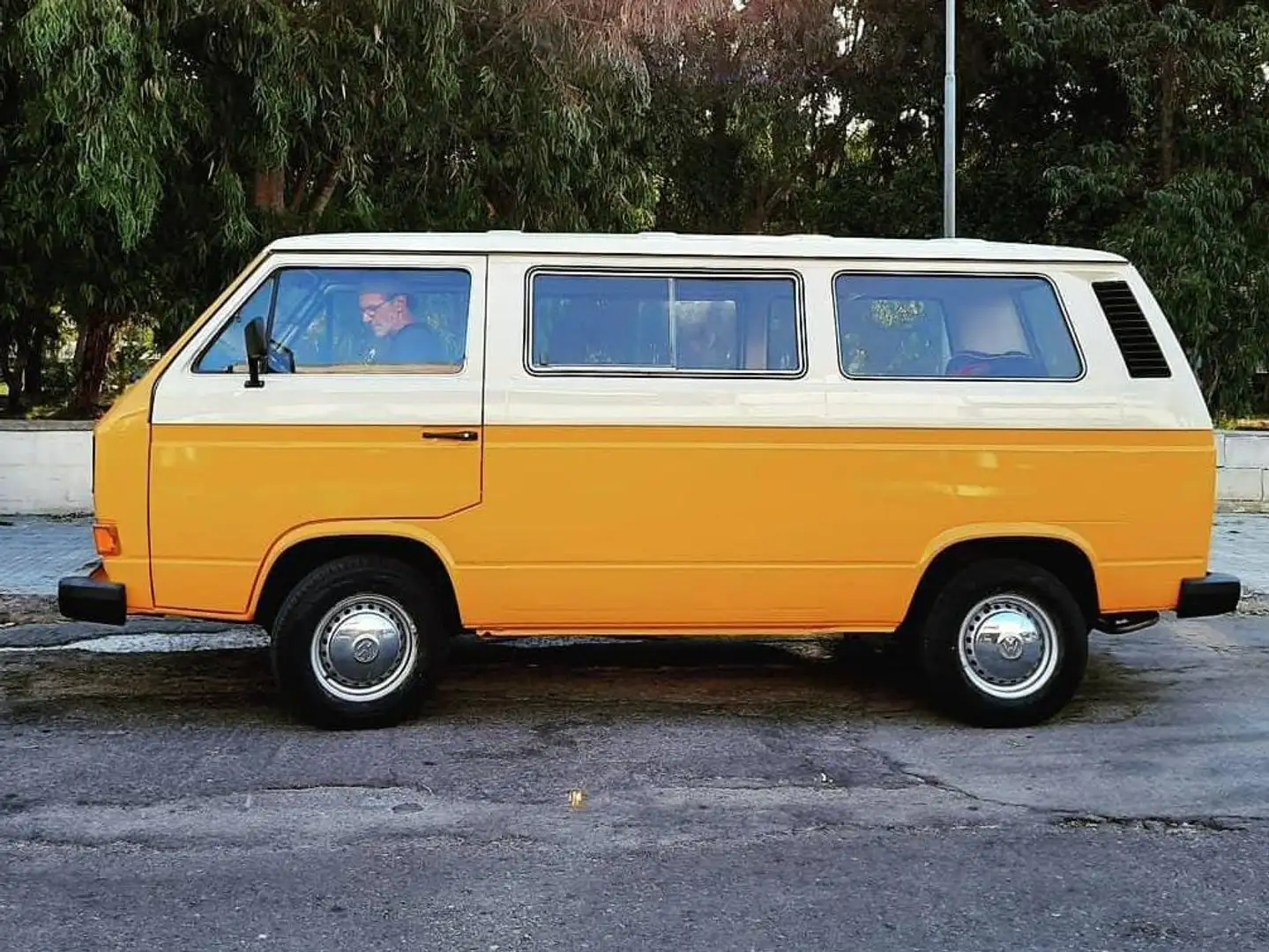 Volkswagen T3 Caravelle Giallo - 1