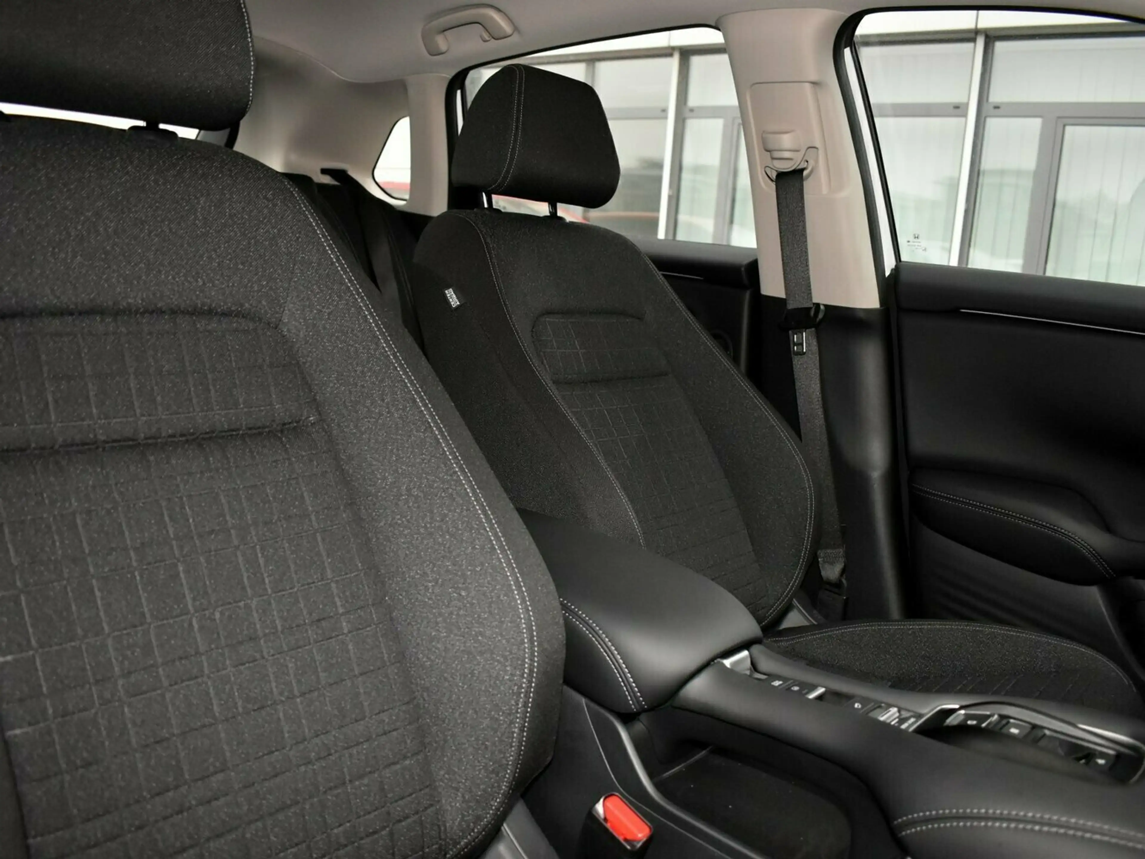 Honda ZR-V e:HEV Elegance — photo 4