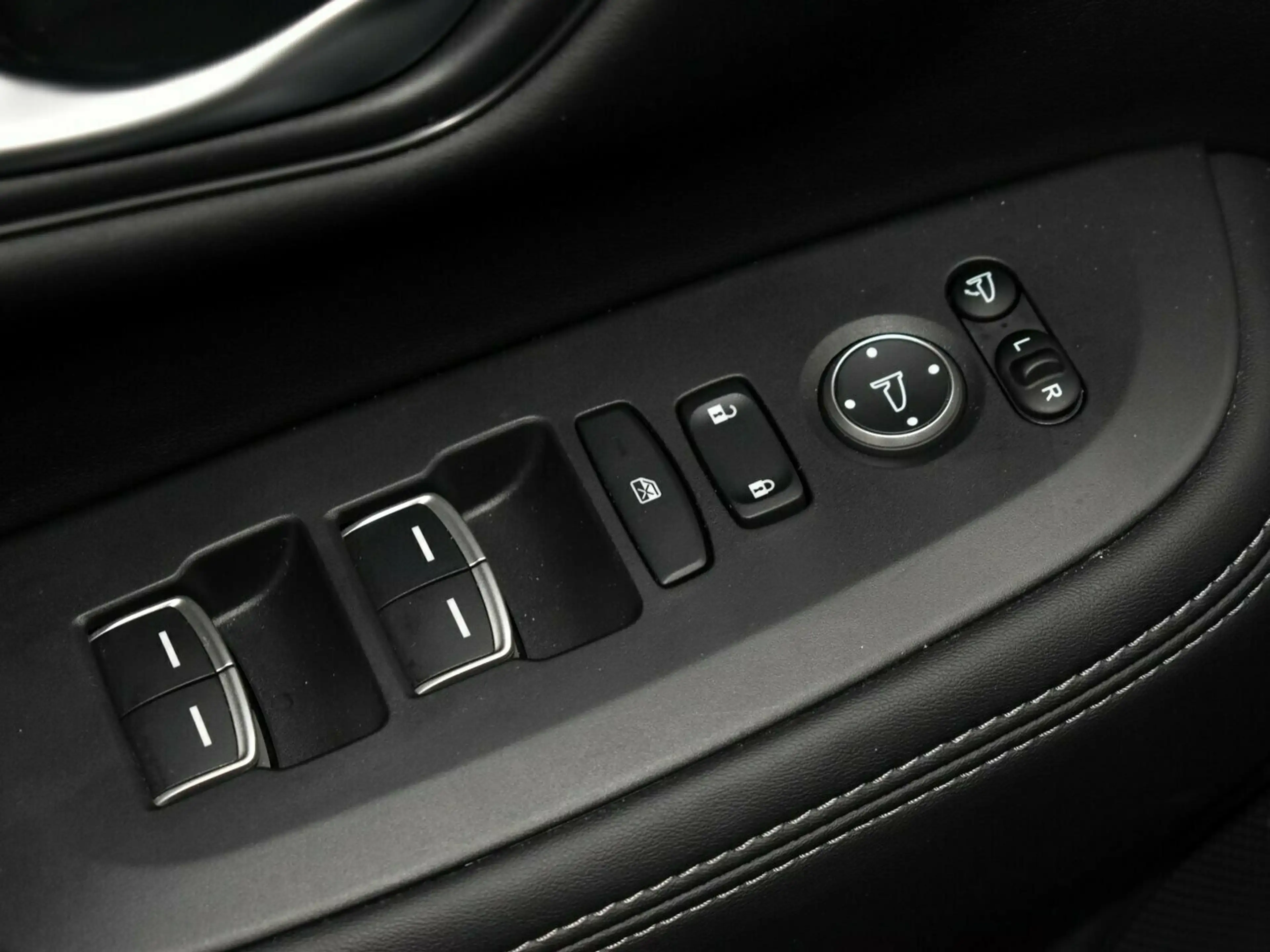 Honda ZR-V e:HEV Elegance — photo 14