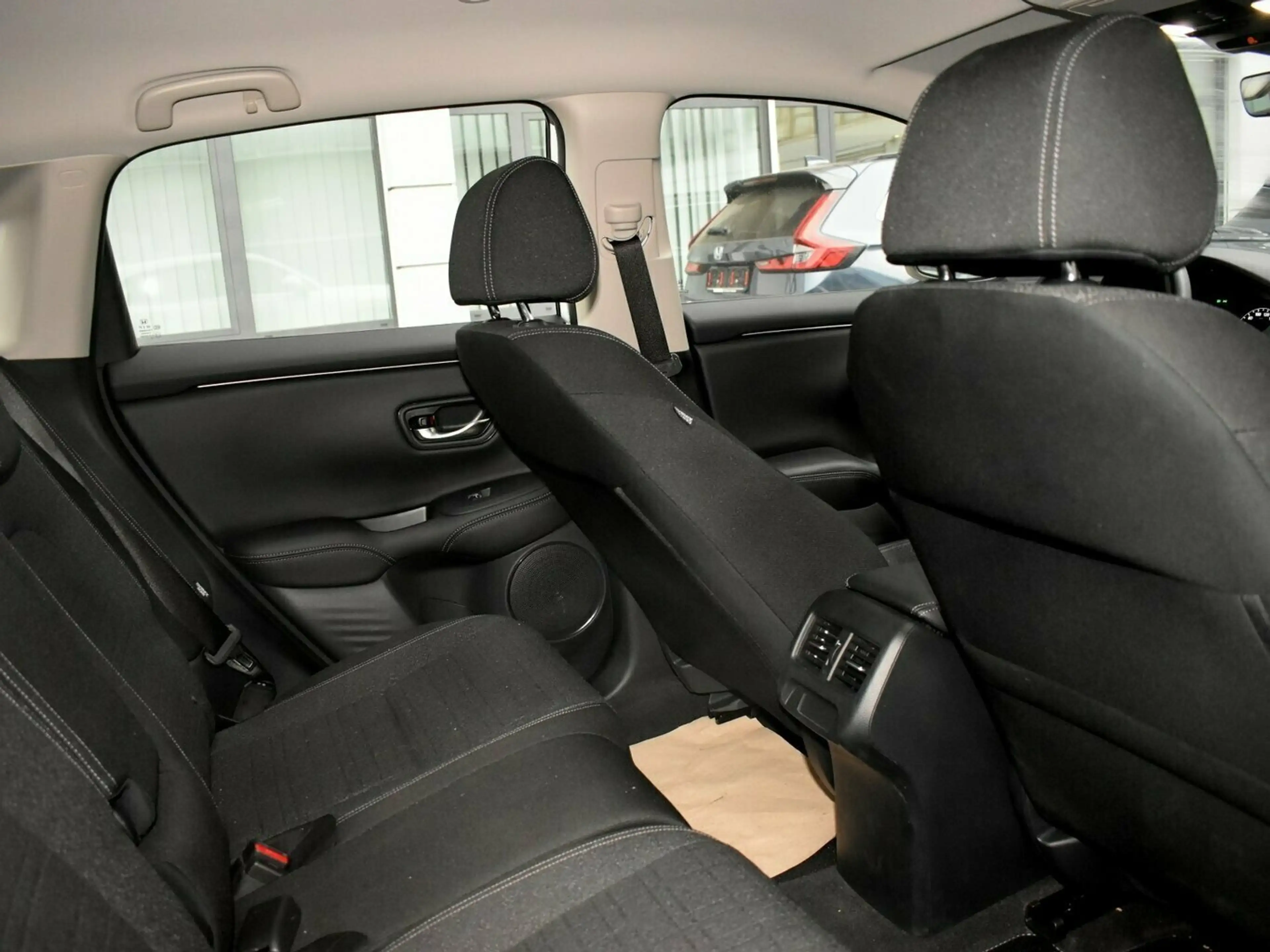 Honda ZR-V e:HEV Elegance — photo 11
