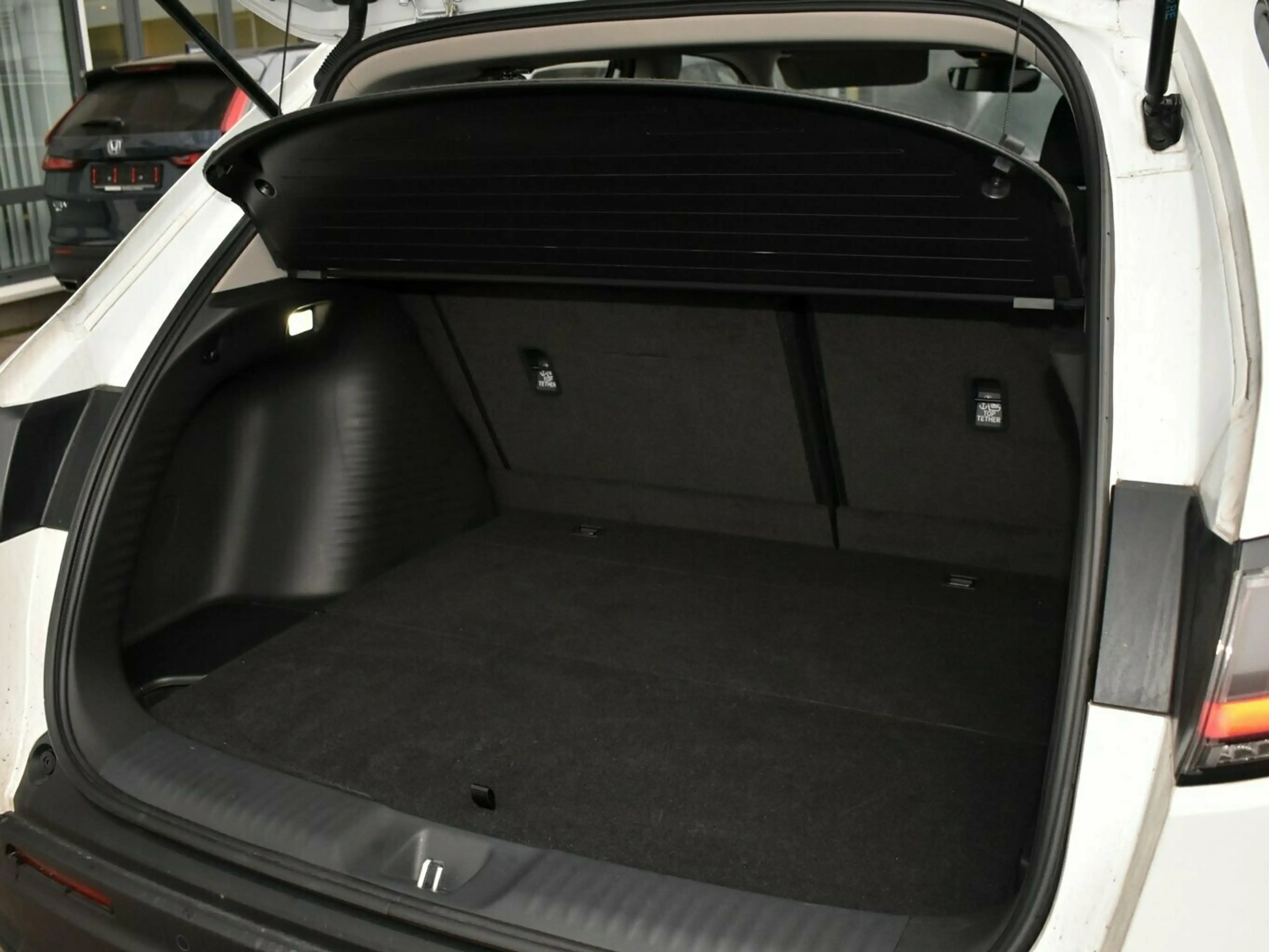 Honda ZR-V e:HEV Elegance — photo 12