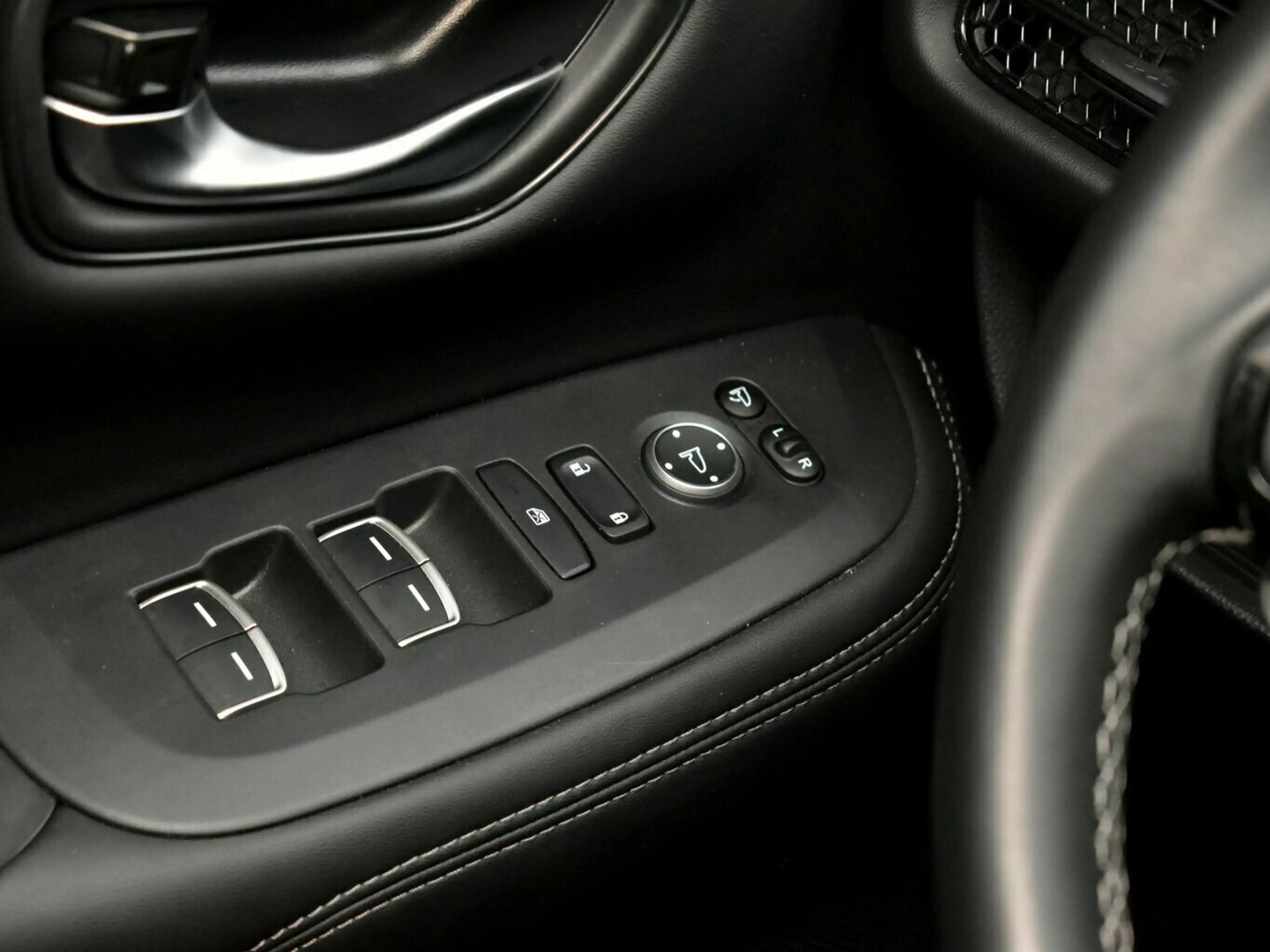 Honda ZR-V e:HEV Elegance — photo 10