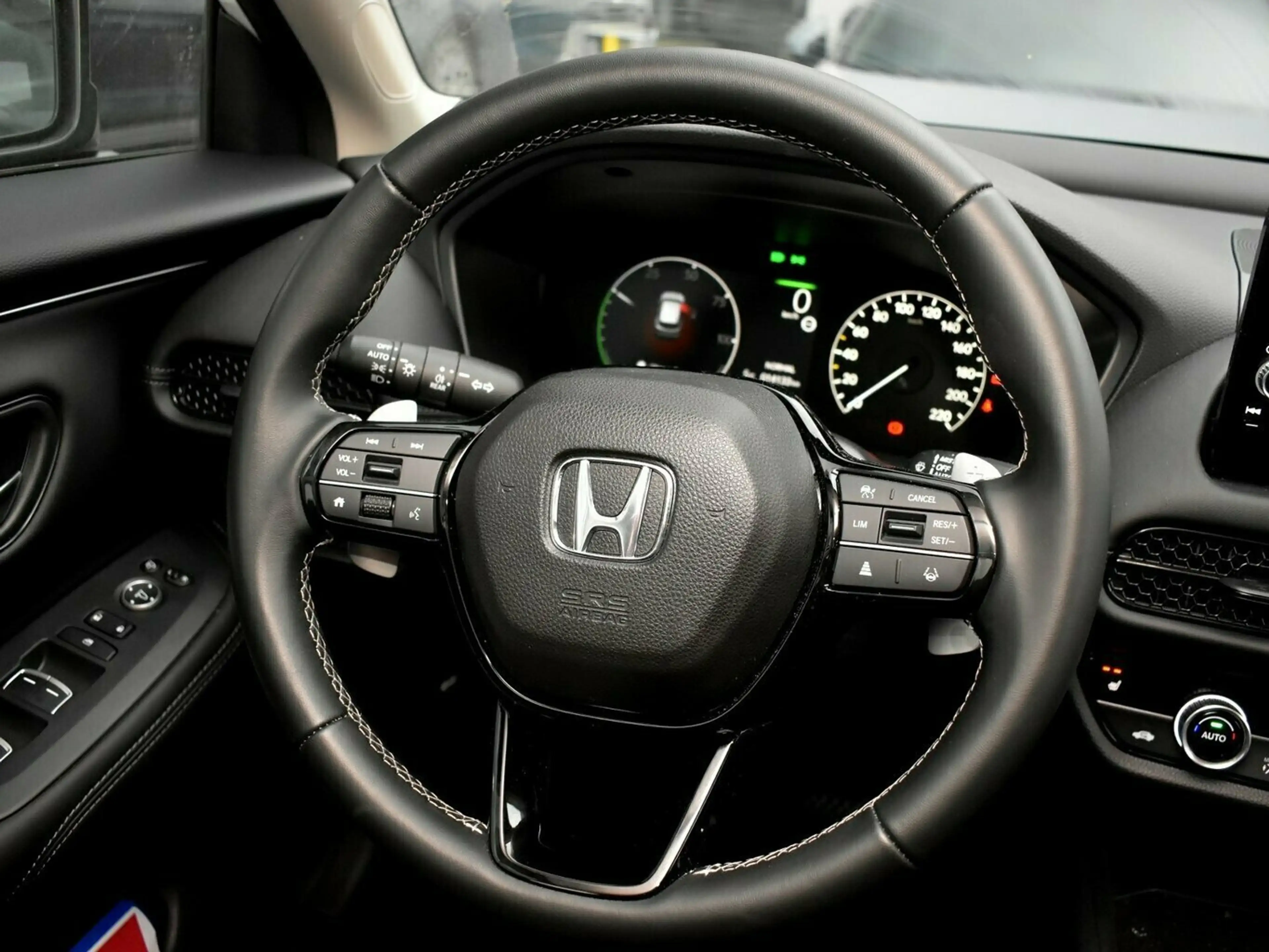 Honda ZR-V e:HEV Elegance — photo 9