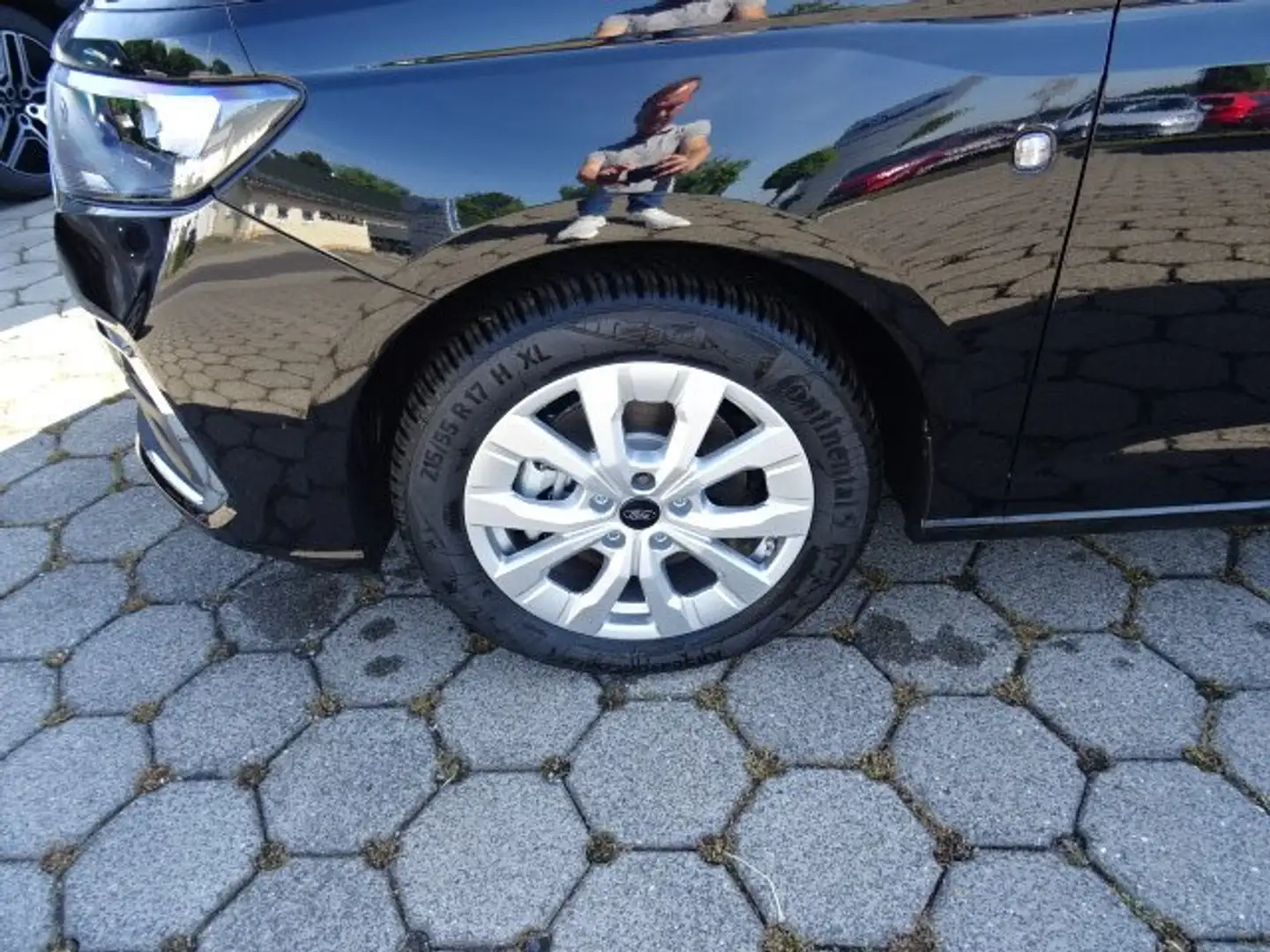 Ford Tourneo Connect 1.5 Ecoboost Automatik Titanium Schwarz - 2