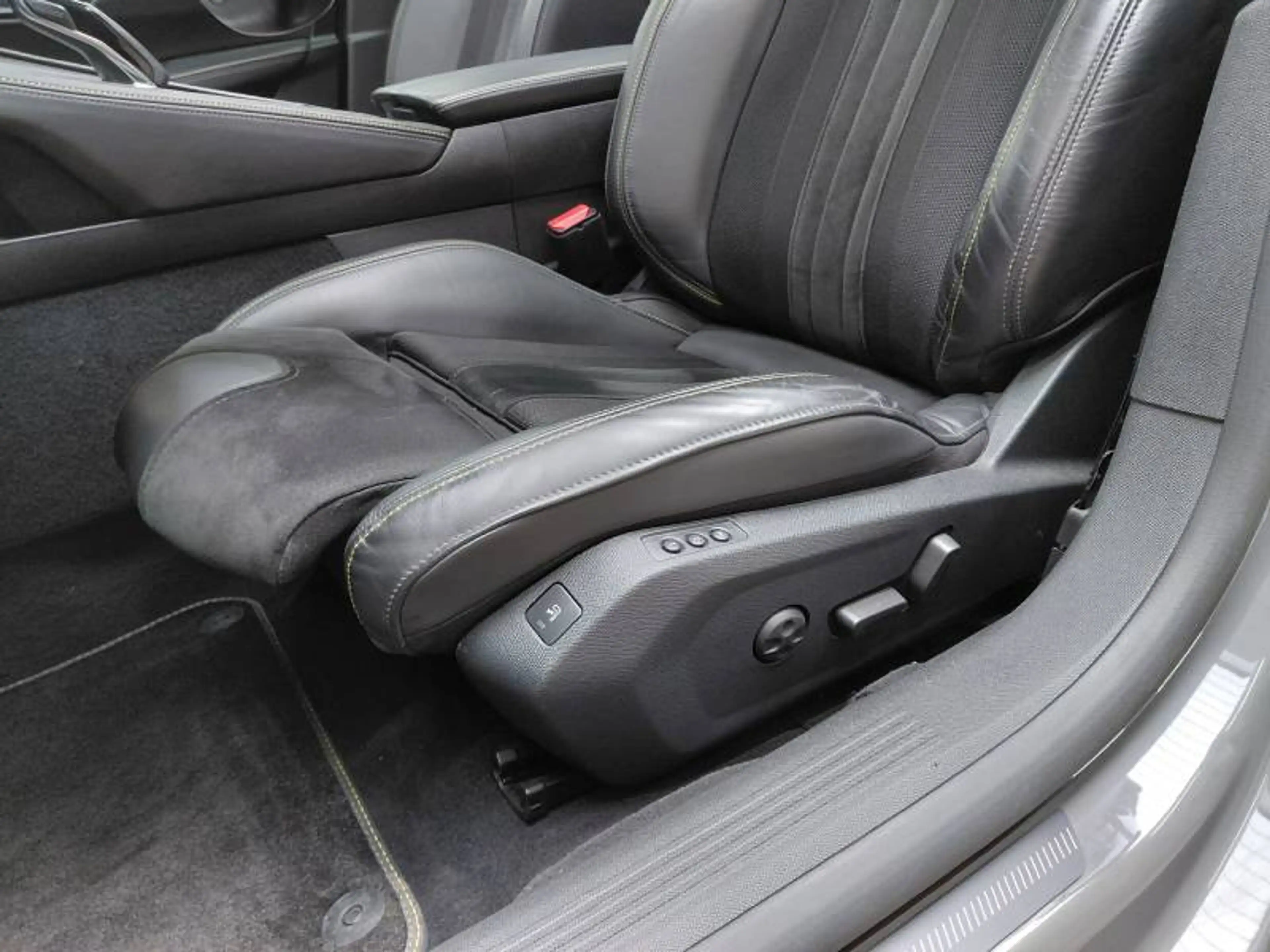 Peugeot 508 SW 2 1.6 Hybrid 360 e-EAT8 PSE — photo 15