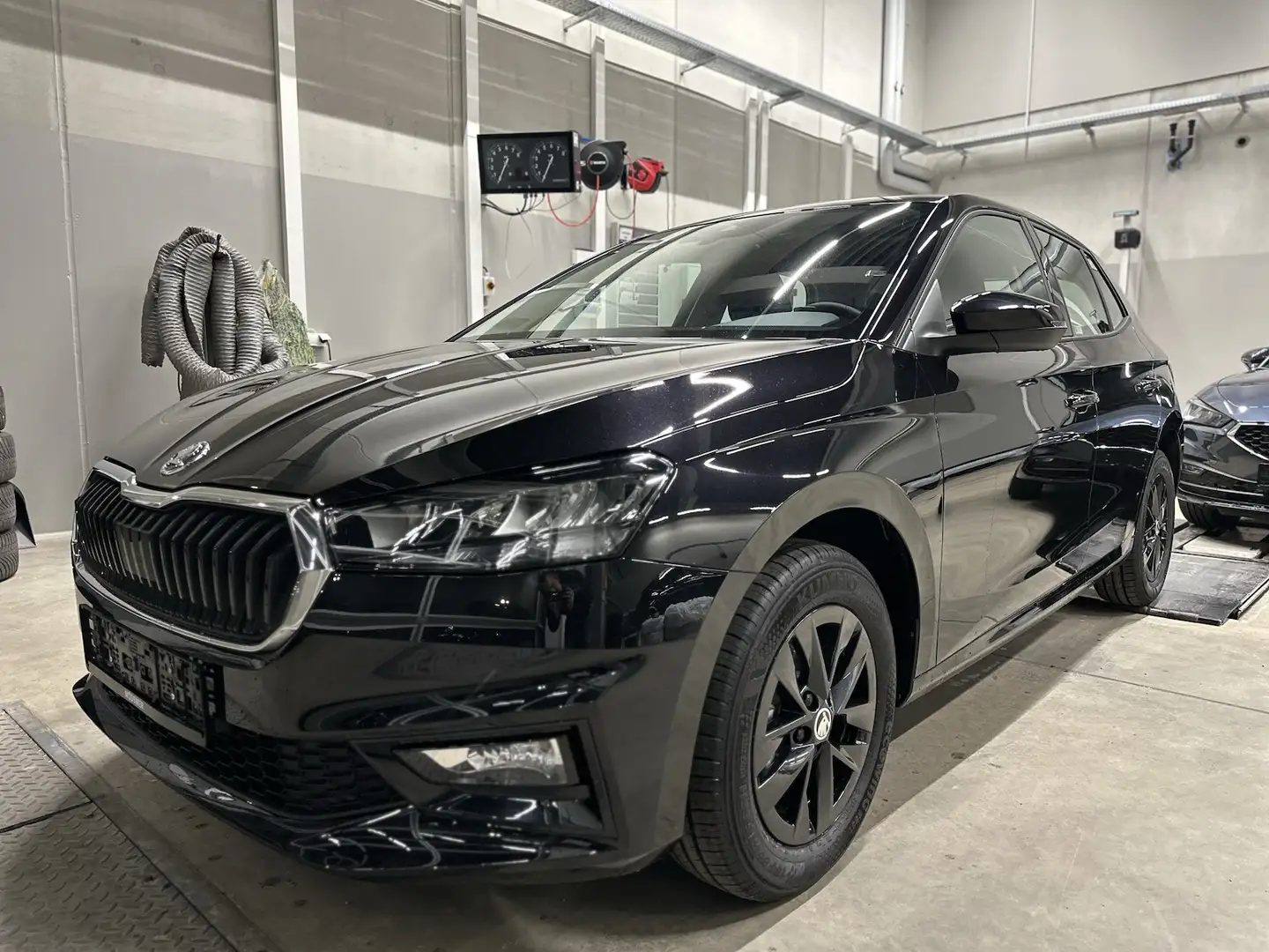 Skoda Fabia 1,0TSI 130Jahre SHZ Kamera Alu 5J.Garantie Schwarz - 1