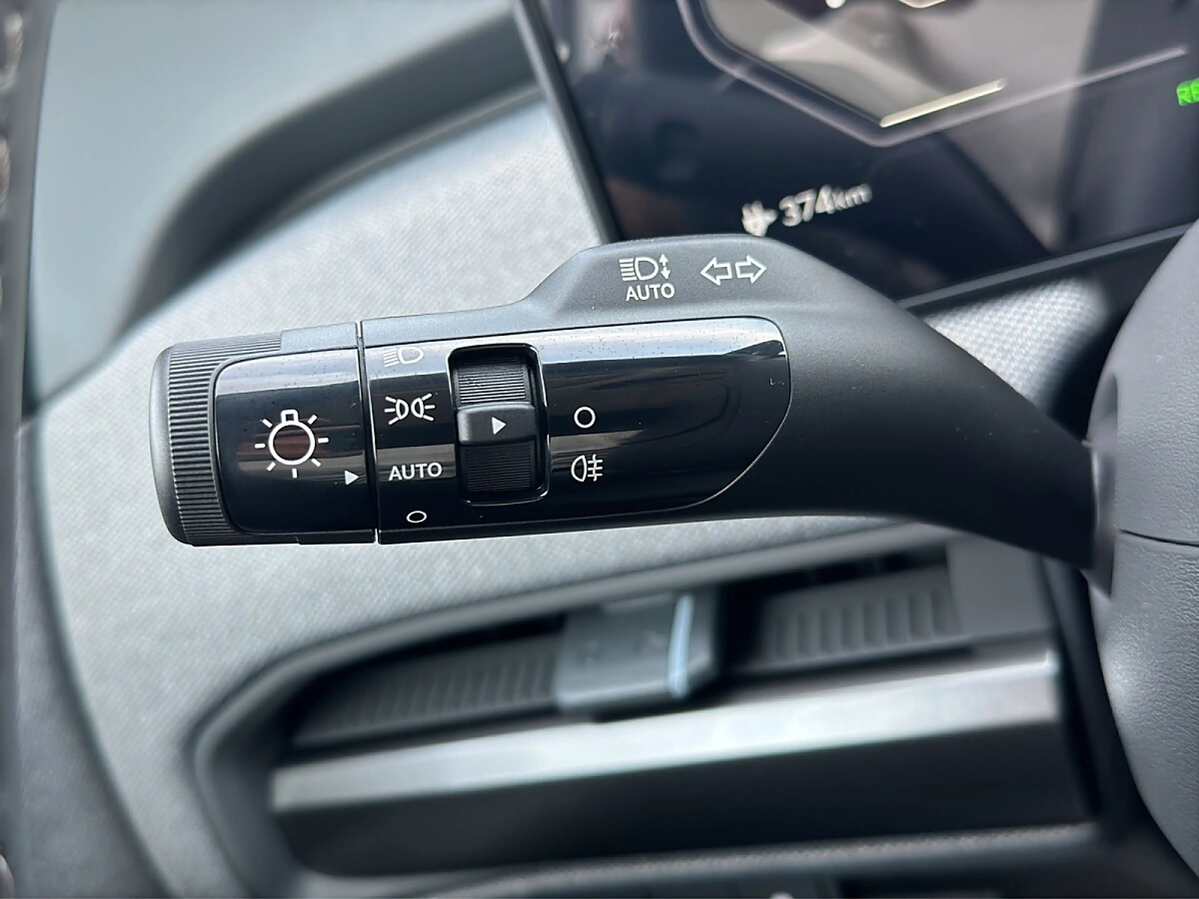 Kia EV3 AWD 81,4kWh Earth — photo 13
