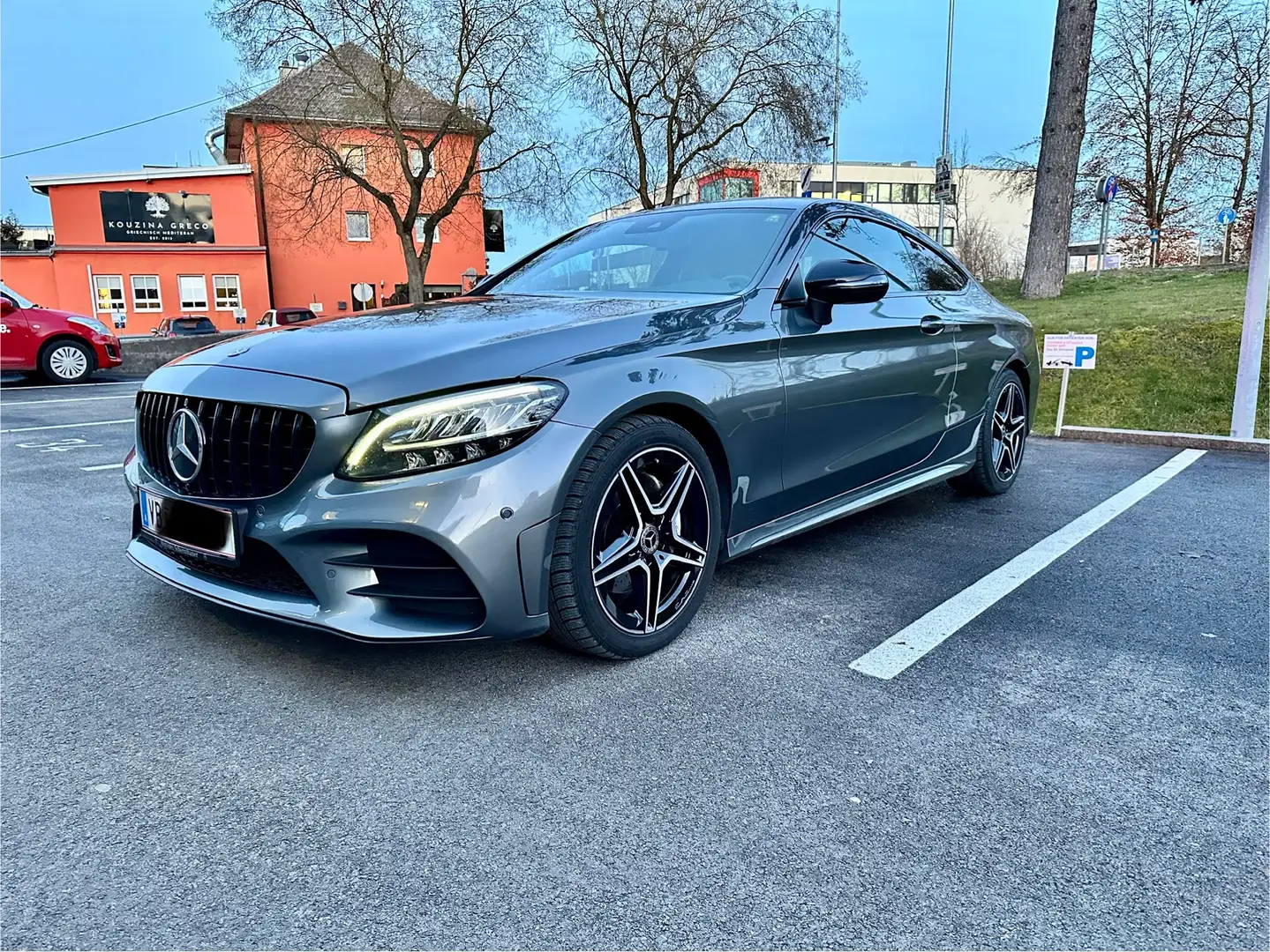 Mercedes-Benz C 220 d Coupe Aut. AMG-Paket-FACELIFT Grau - 2