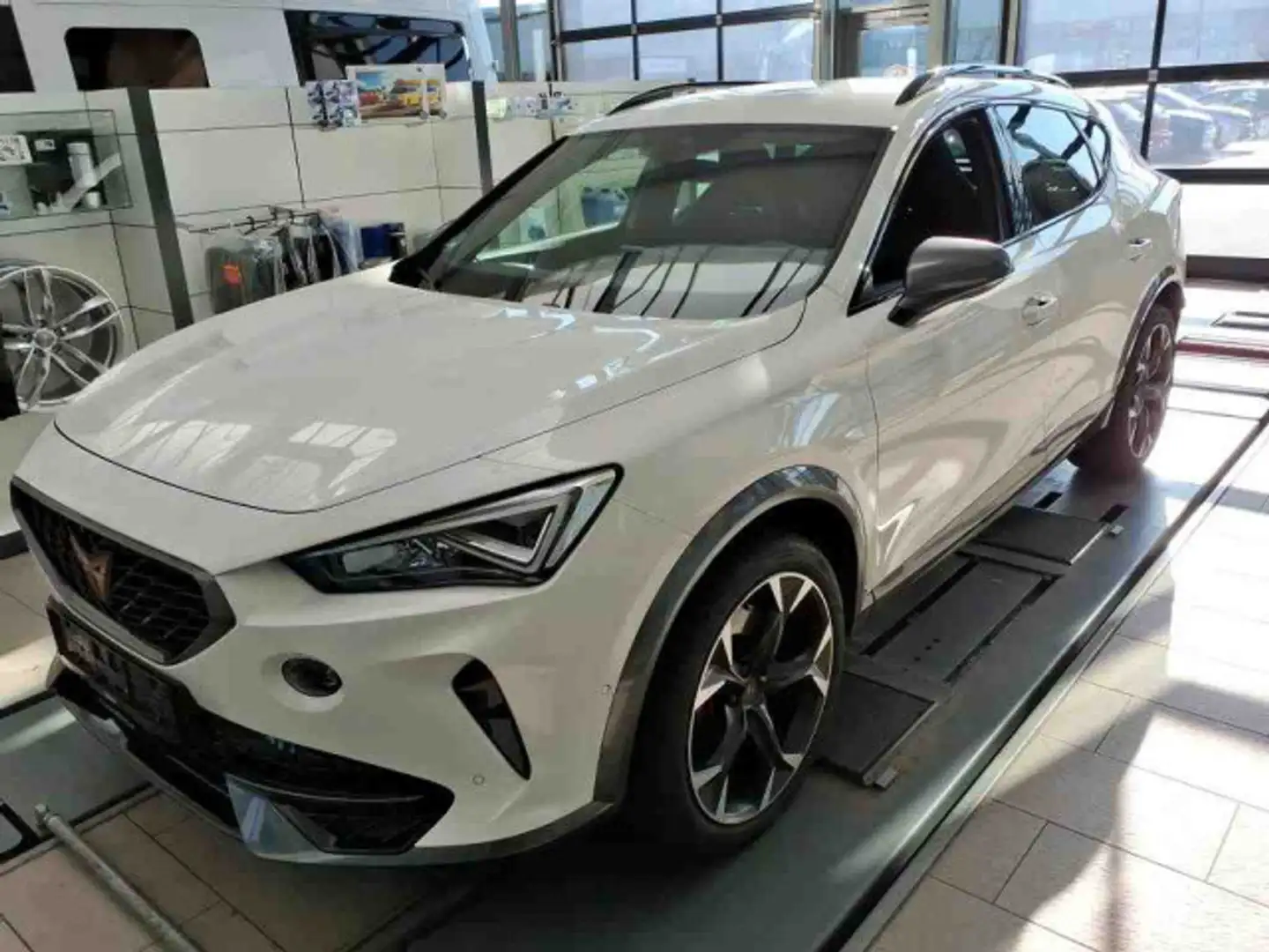 CUPRA Formentor VZ 2.0 TSI DSG 4DRIVE LED+NAVI+AHK+ACC Weiß - 2