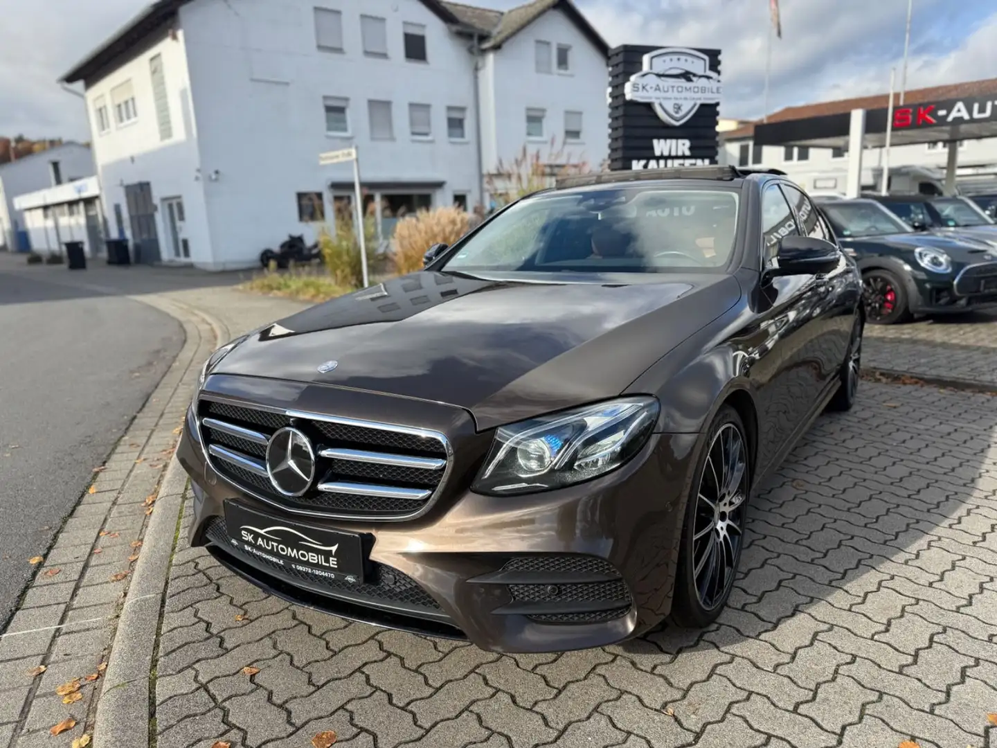 Mercedes-Benz E 350 d AMG PANO-ACC-360-BURMESTER-HUD-SPUR-WIDE Braun - 2