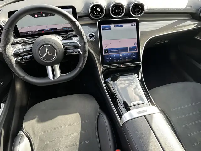 Mercedes-Benz 220 view 13