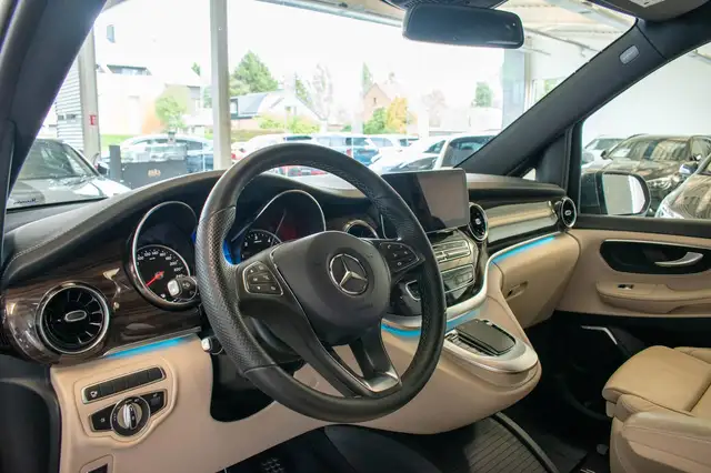 Mercedes-Benz 250 view 7