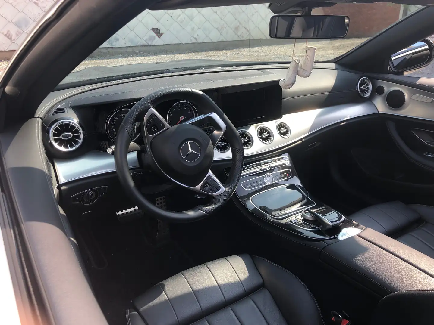 Mercedes-Benz E 200 E 200 4Matic Cabrio 9G-TRONIC AMG Line Zwart - 2
