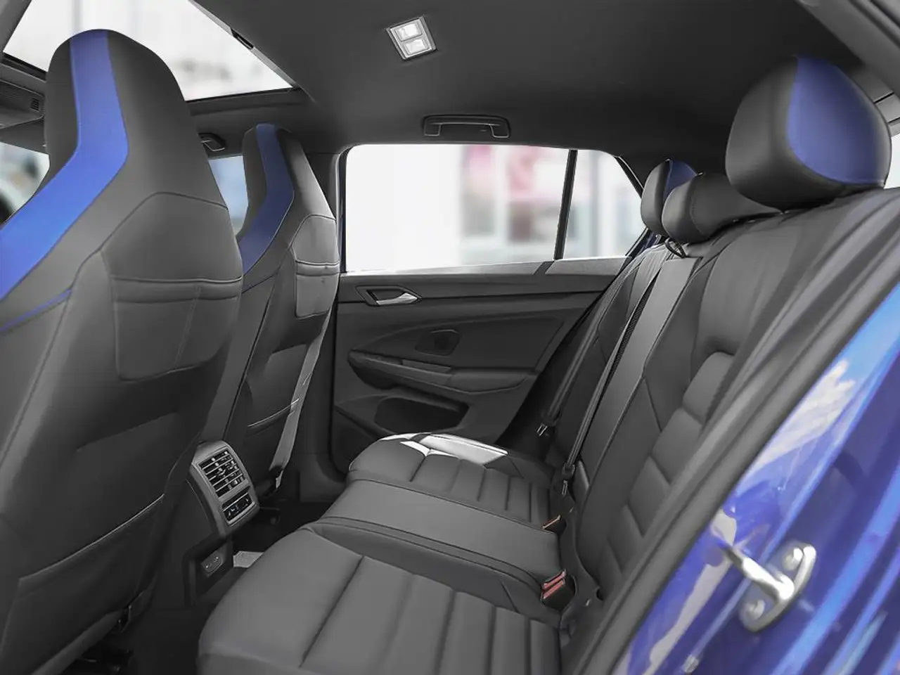 Volkswagen Golf R photo Volkswagen Golf R