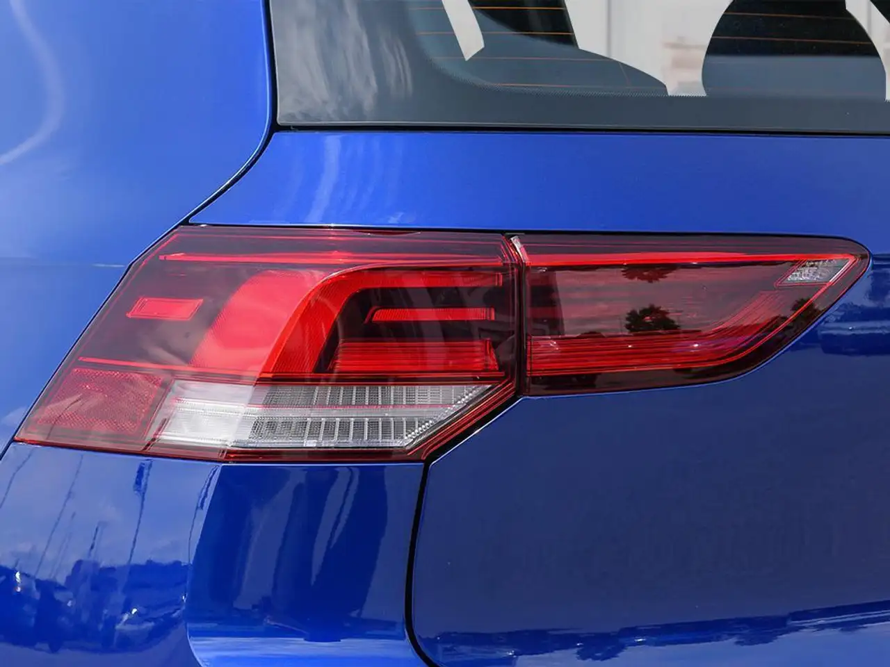 Volkswagen Golf R photo Volkswagen Golf R