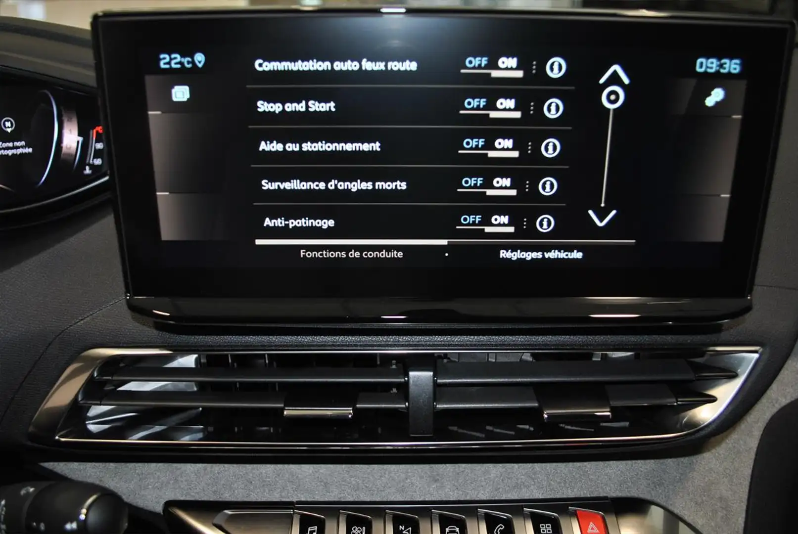 Peugeot 5008 II (2) 1.2 PURETECH 130 EAT8 GT Gris - 2