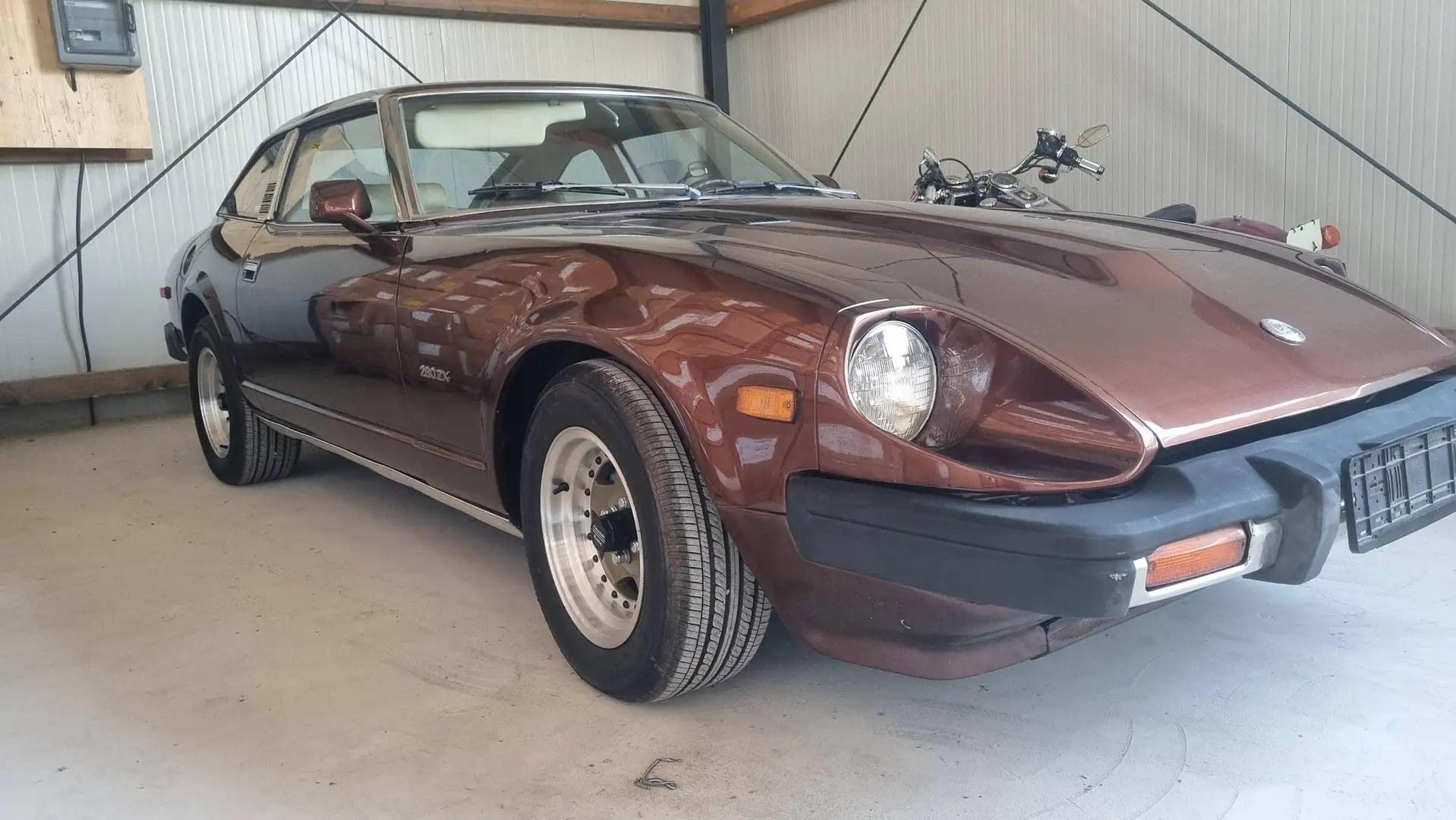 Nissan 280 ZX Braun - 1