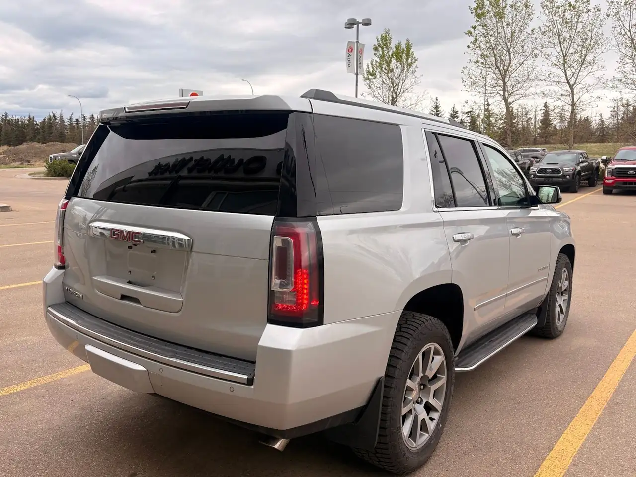 GMC Yukon снимка GMC Yukon