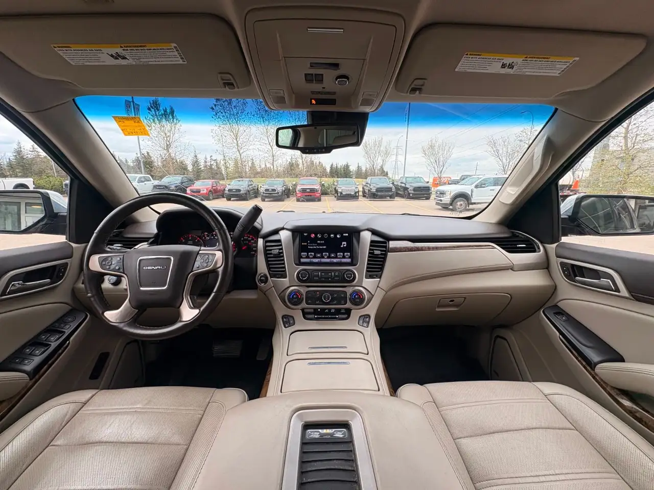 GMC Yukon снимка GMC Yukon
