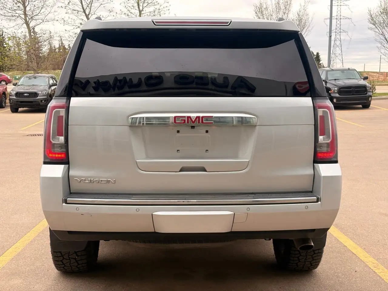 GMC Yukon снимка GMC Yukon