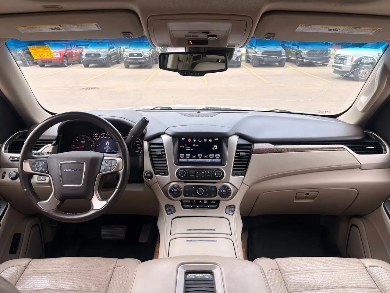 GMC Yukon снимка GMC Yukon