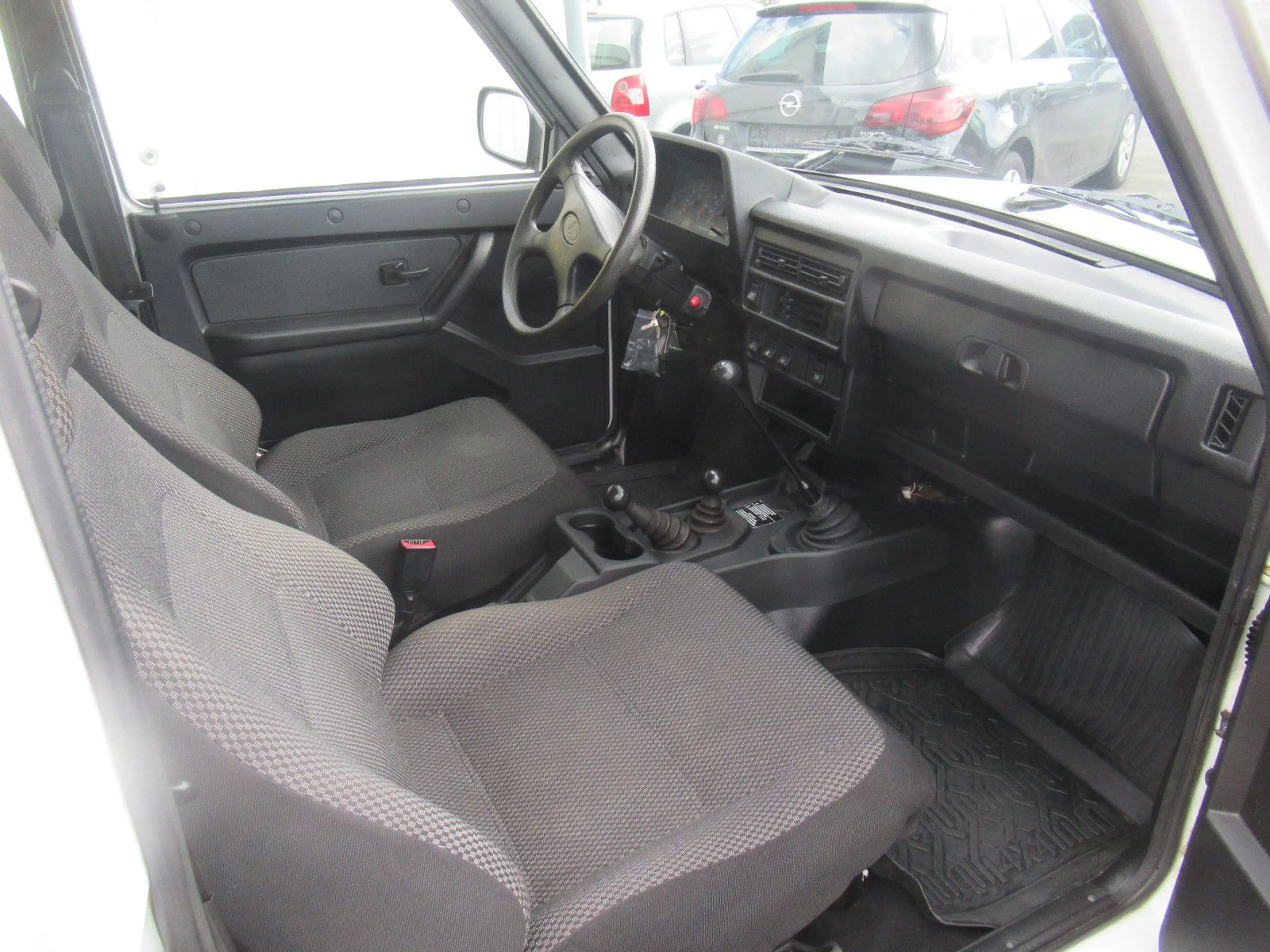 Lada Niva 4x4 lang 5-türig v. VERTRAGSHÄNDLER — photo 9