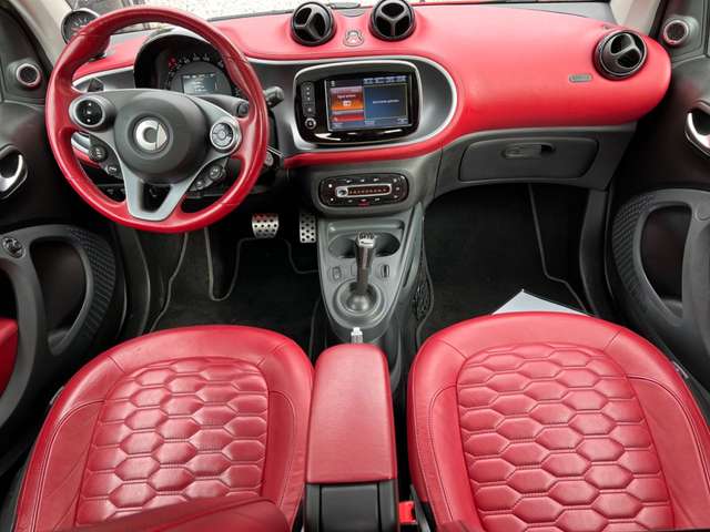 Imagine smart forTwo BRABUS*PANORAMA*JBL*KAMERA*TAILOR-MADE*