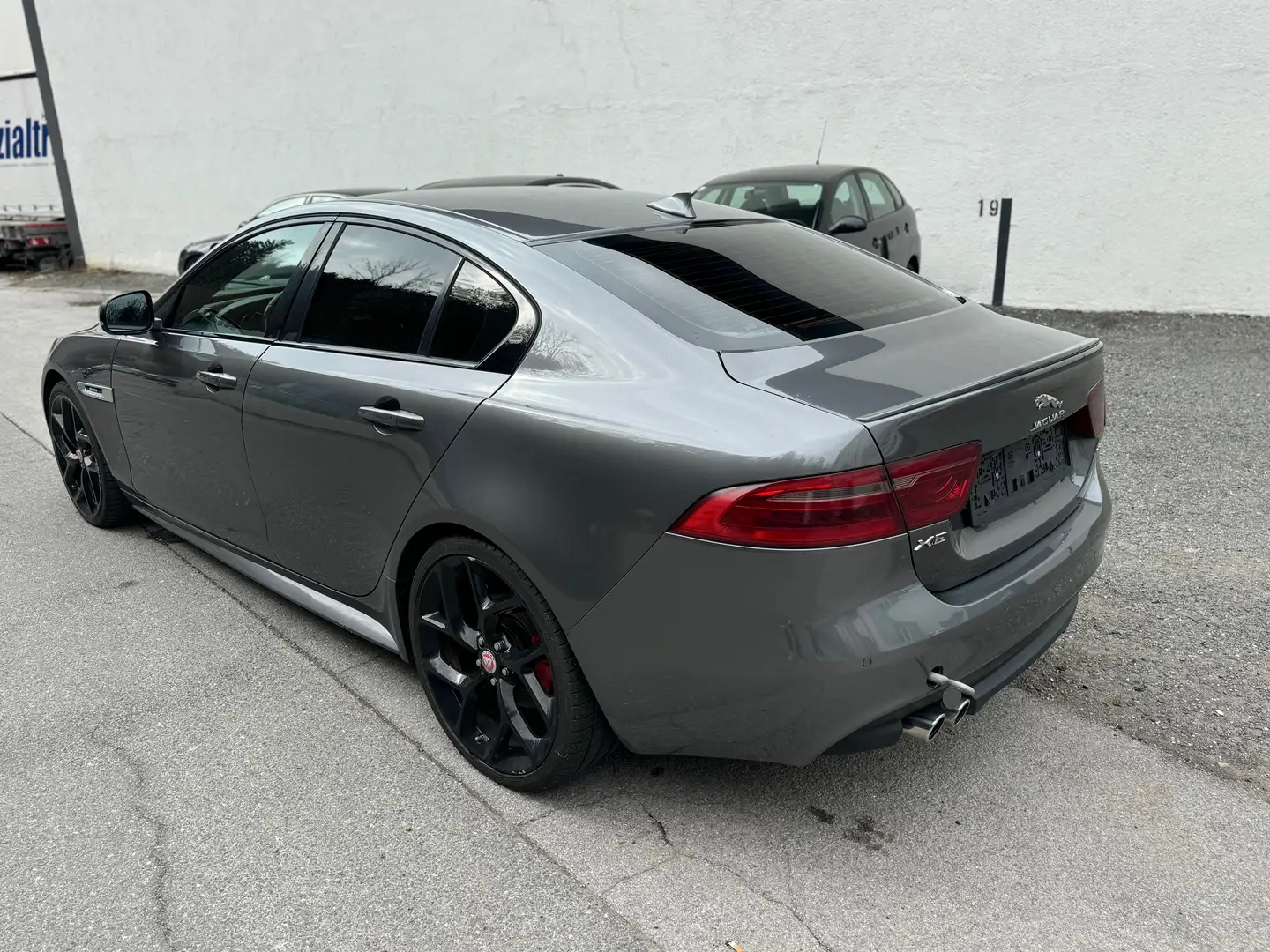 Jaguar XE R-Sport*GETRIEBESCHADEN* Grau - 2
