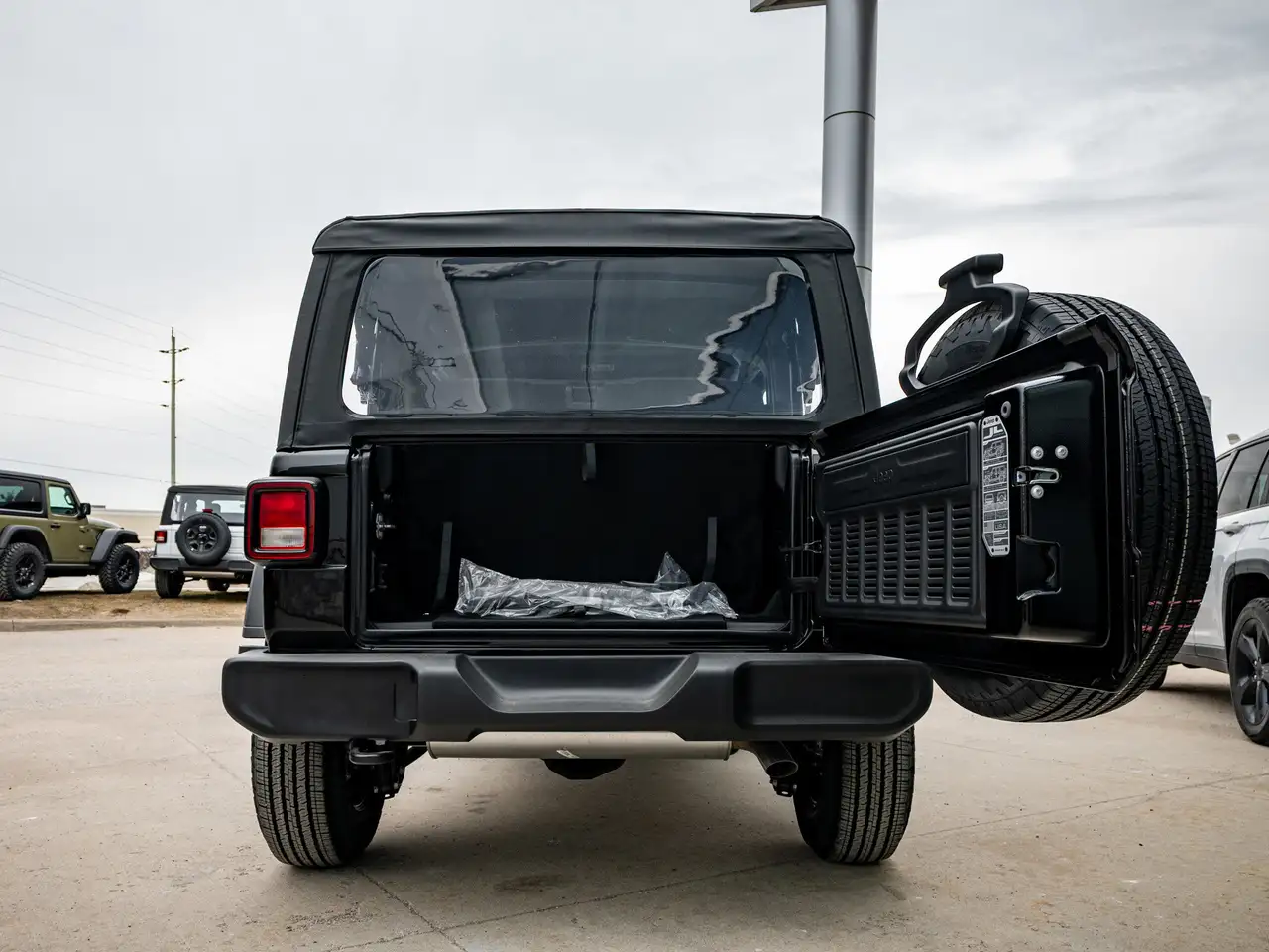 Jeep Wrangler снимка Jeep Wrangler