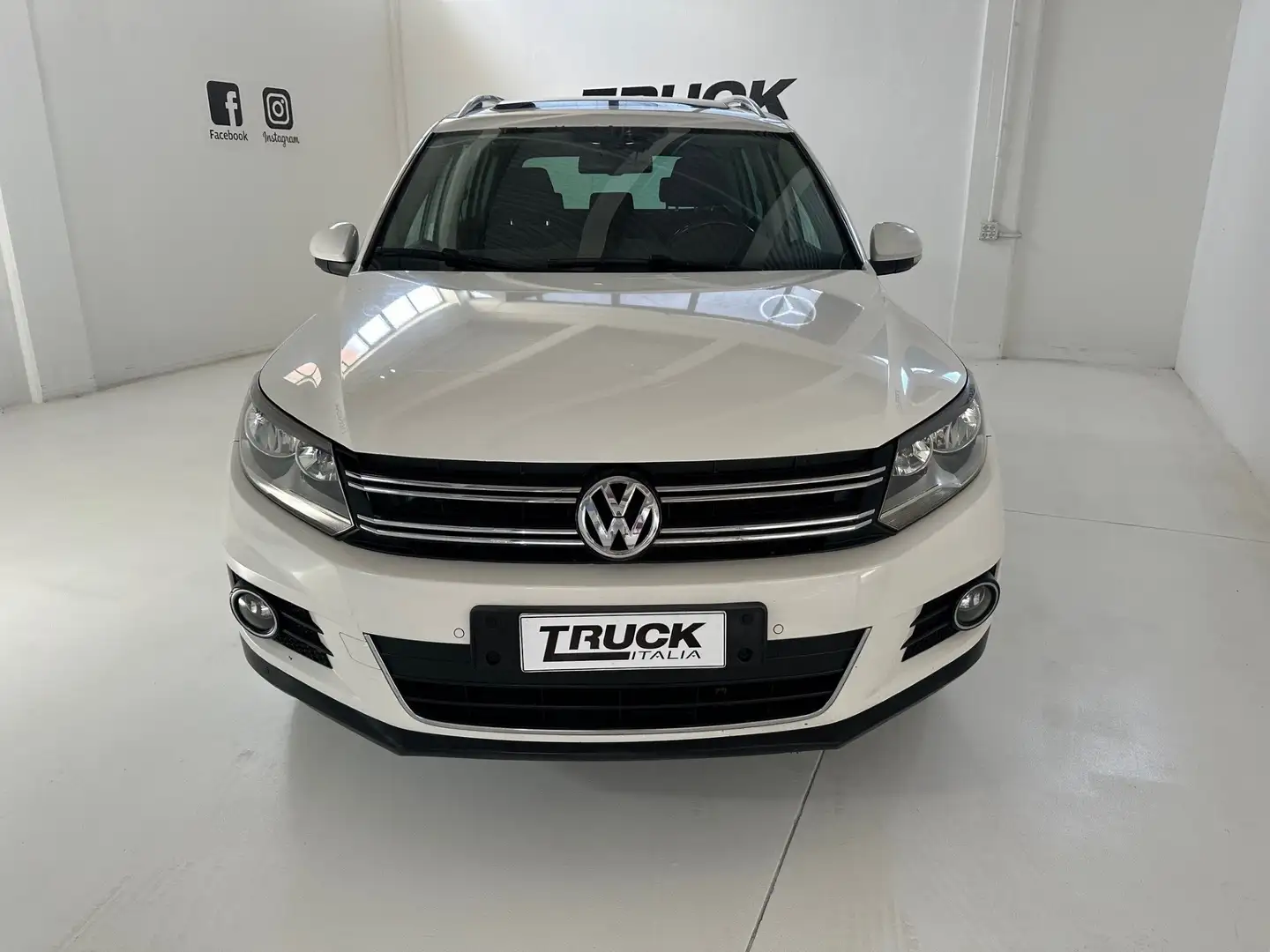 Volkswagen Tiguan Tiguan 2.0 tdi Sport bijela - 2