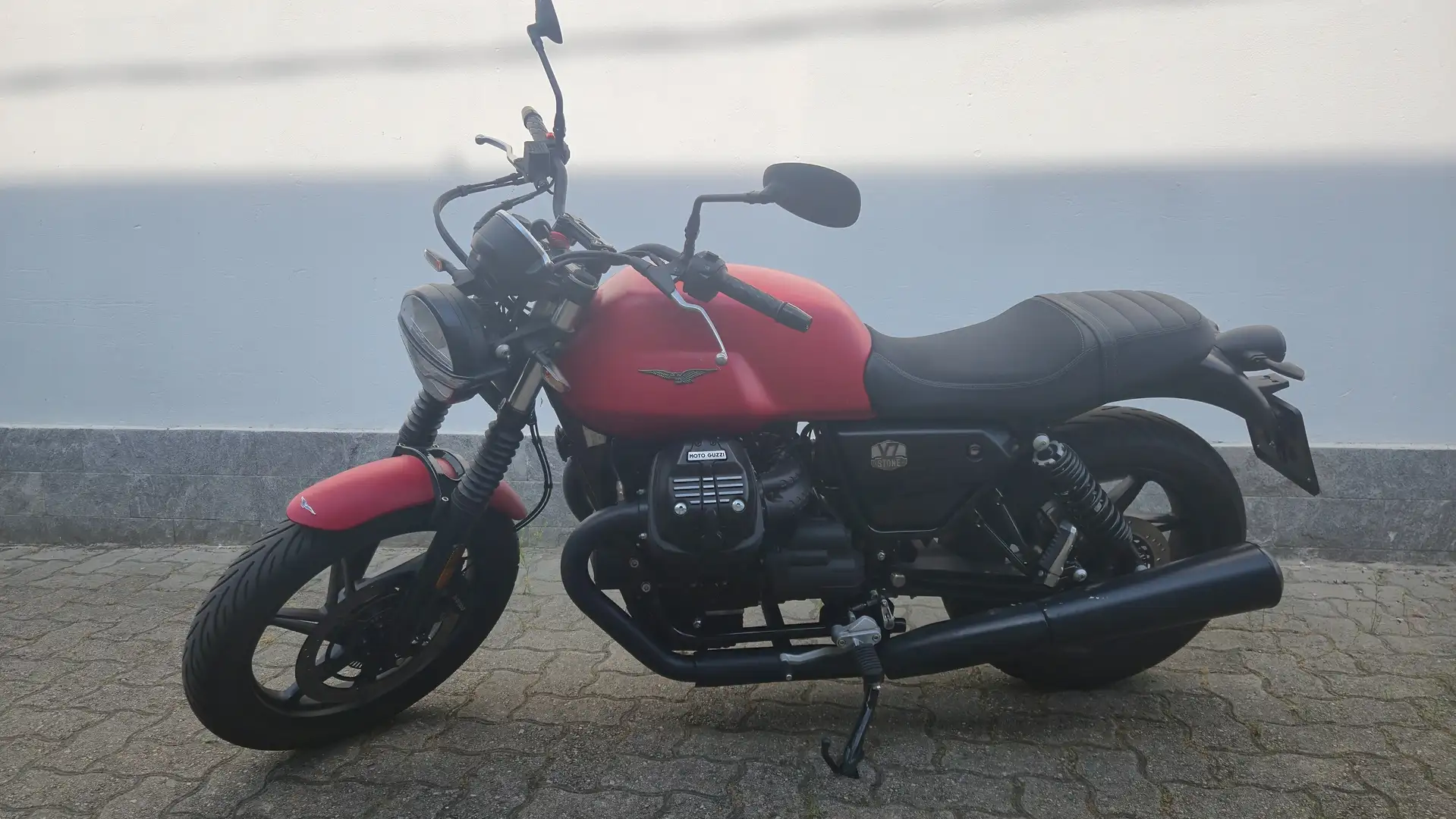 Moto Guzzi V 7 STONE ABS Красный - 2