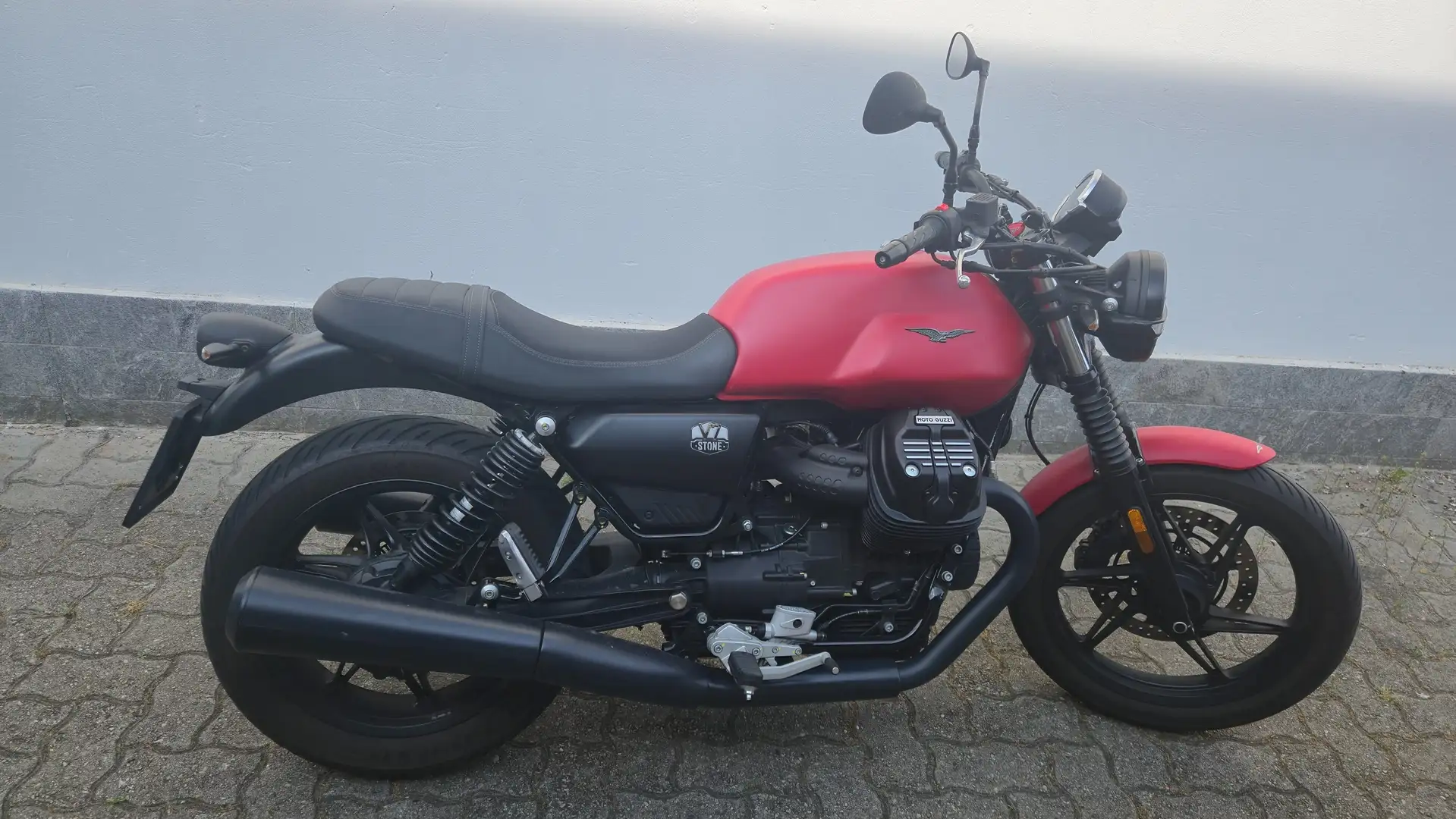 Moto Guzzi V 7 STONE ABS Красный - 1