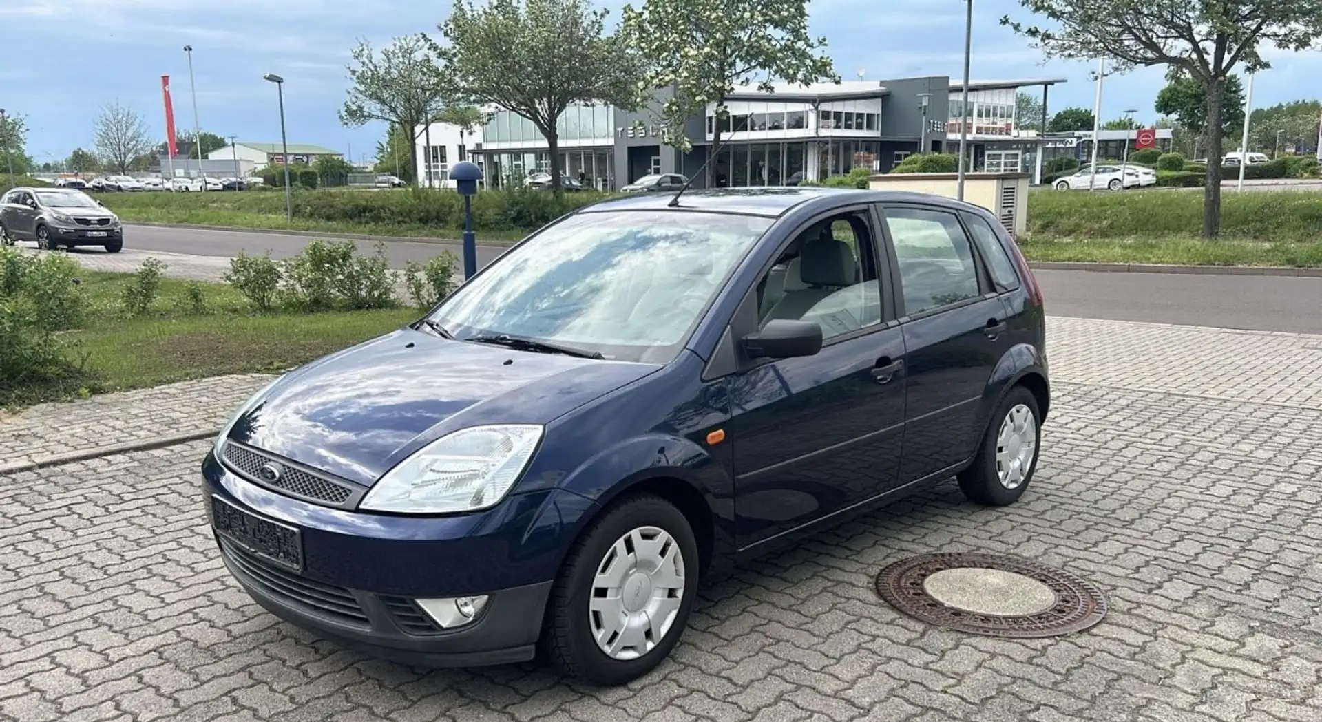 Ford Fiesta 1.6 Ambiente - 1