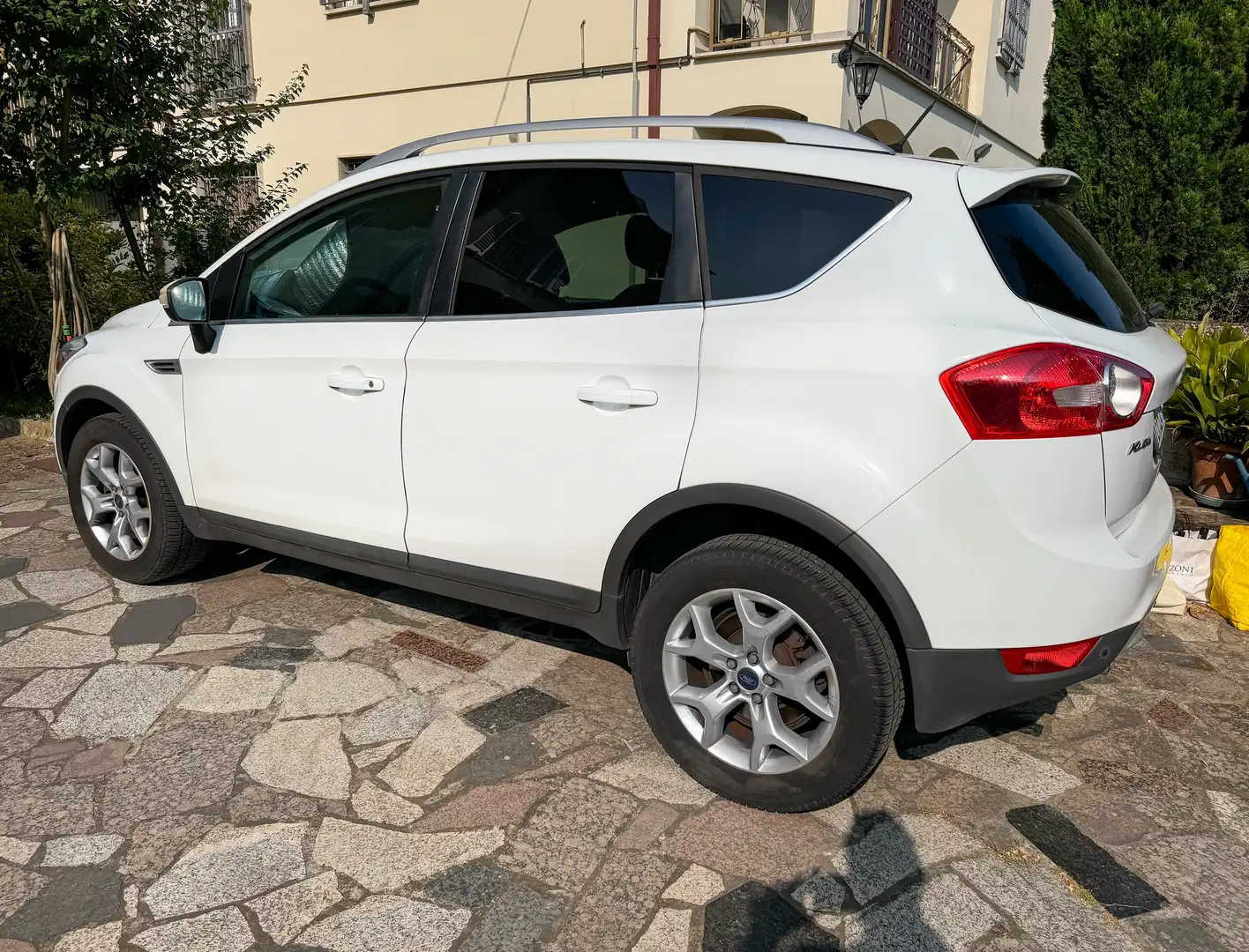 Ford Kuga Kuga I 2009 2.0 tdci + 2wd 140cv Bianco - 2