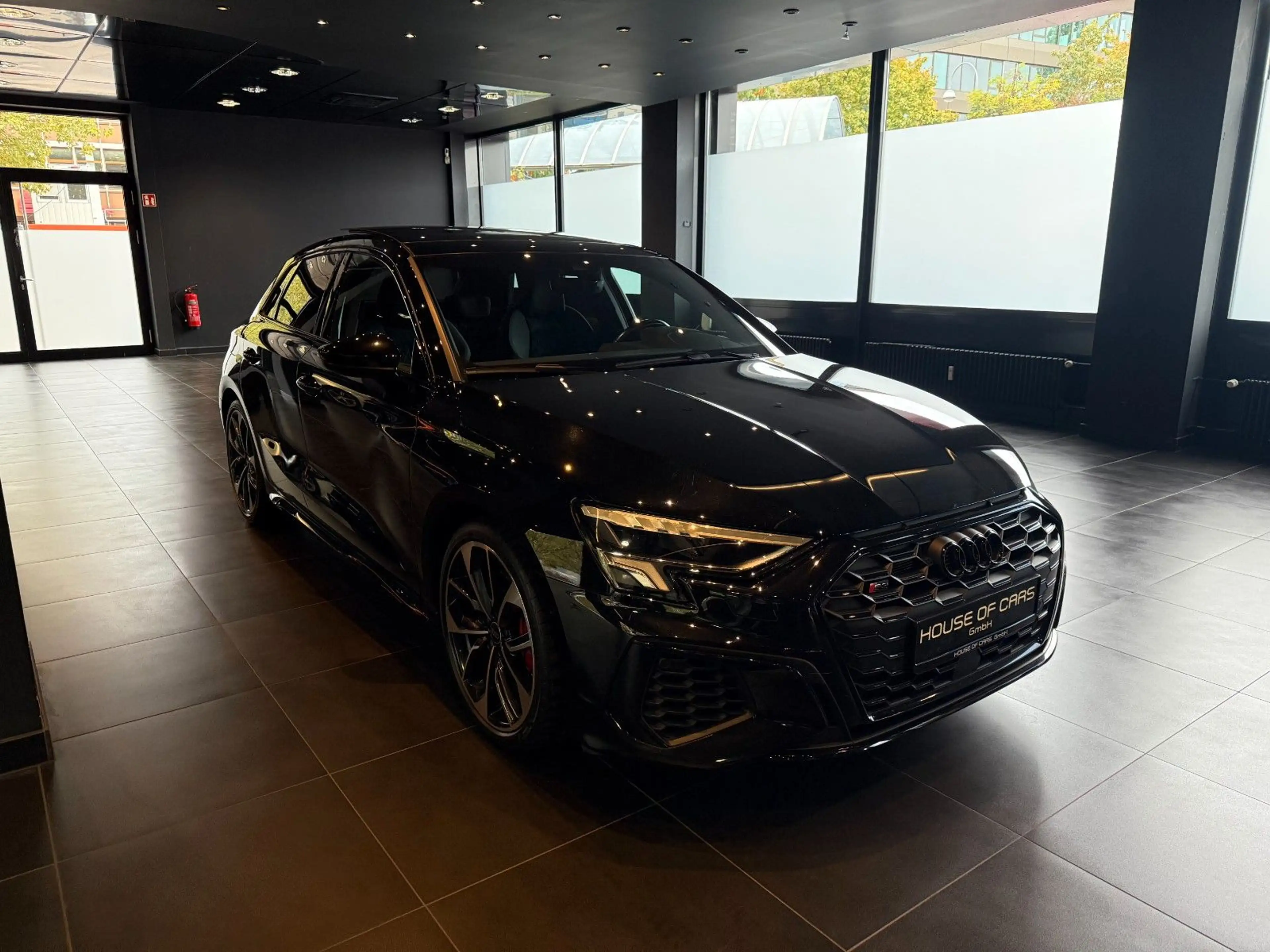Audi S3 Sportback 2.0 TFSI quattro*Pano*B&O*ACC*1Hand — photo 2