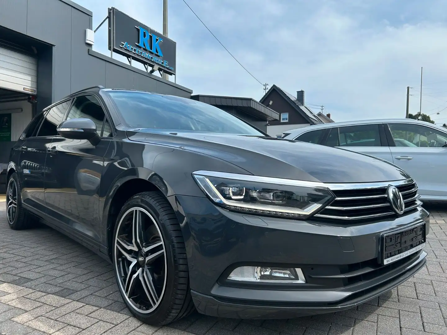 Volkswagen Passat Variant 2,0 TDI BMT Blue Motion Grau - 1