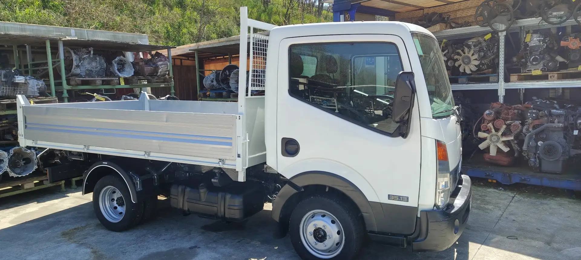 Nissan Cabstar ribaltabile trilaterale - 1