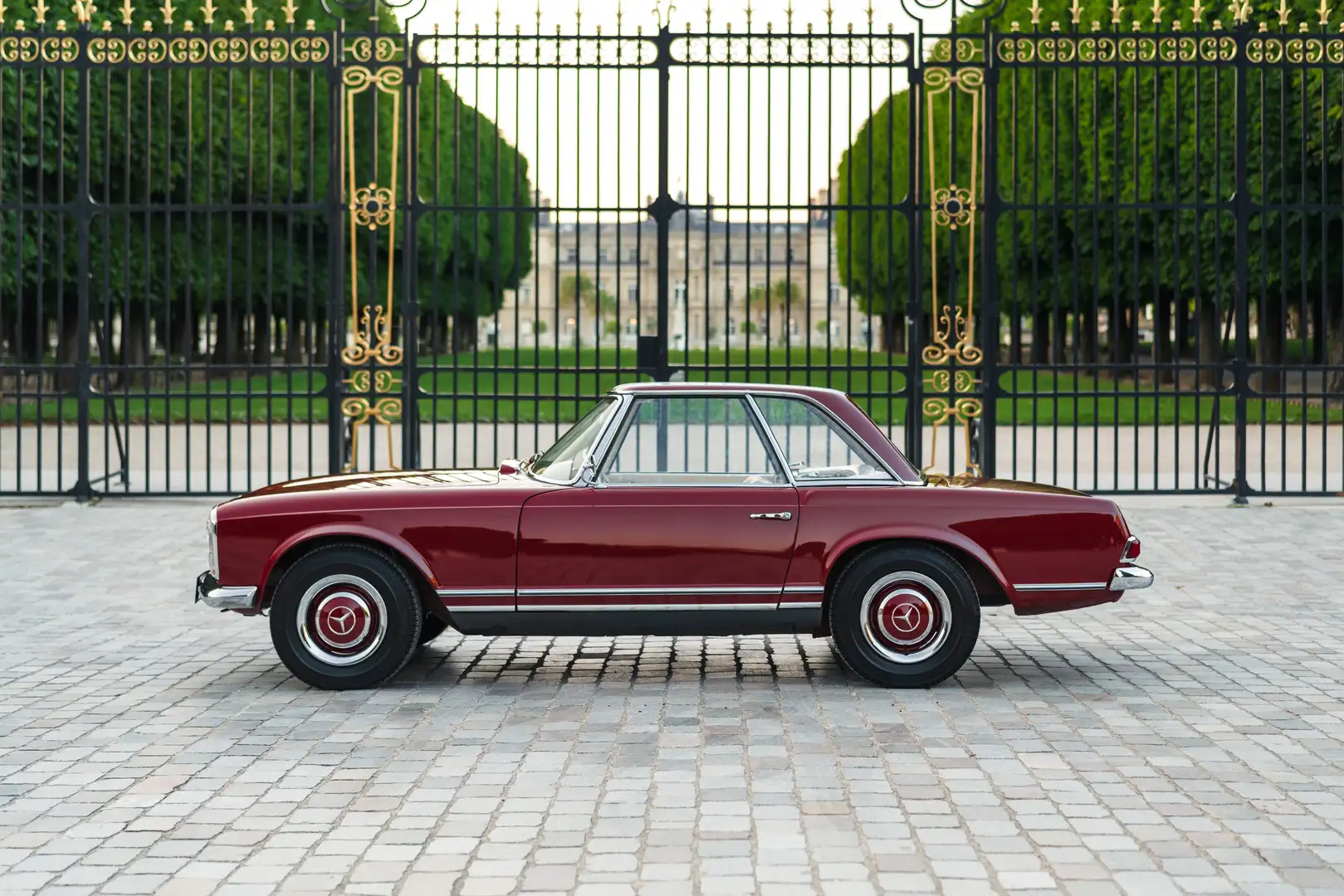 Mercedes-Benz SL 230 Pagode Automatic, only 40 500 kms/original invoice Rot - 2