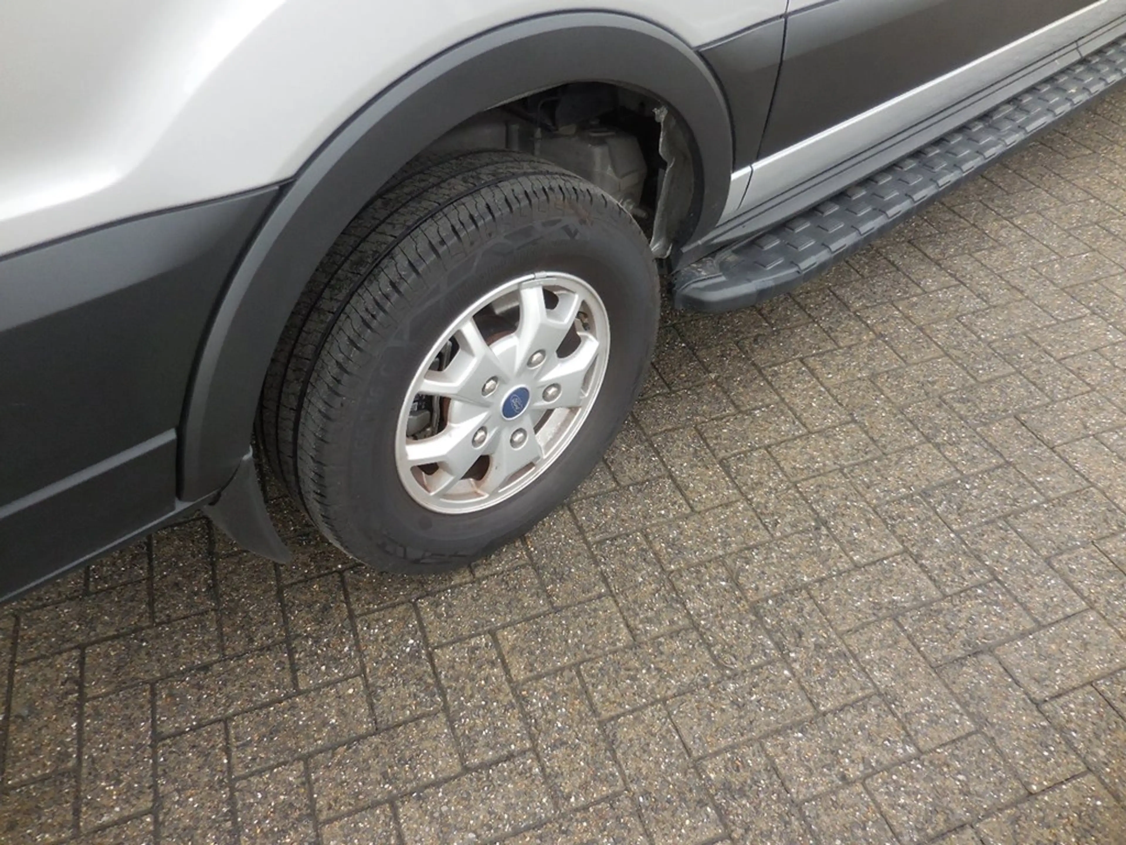 Ford E-Transit Trend — photo 14