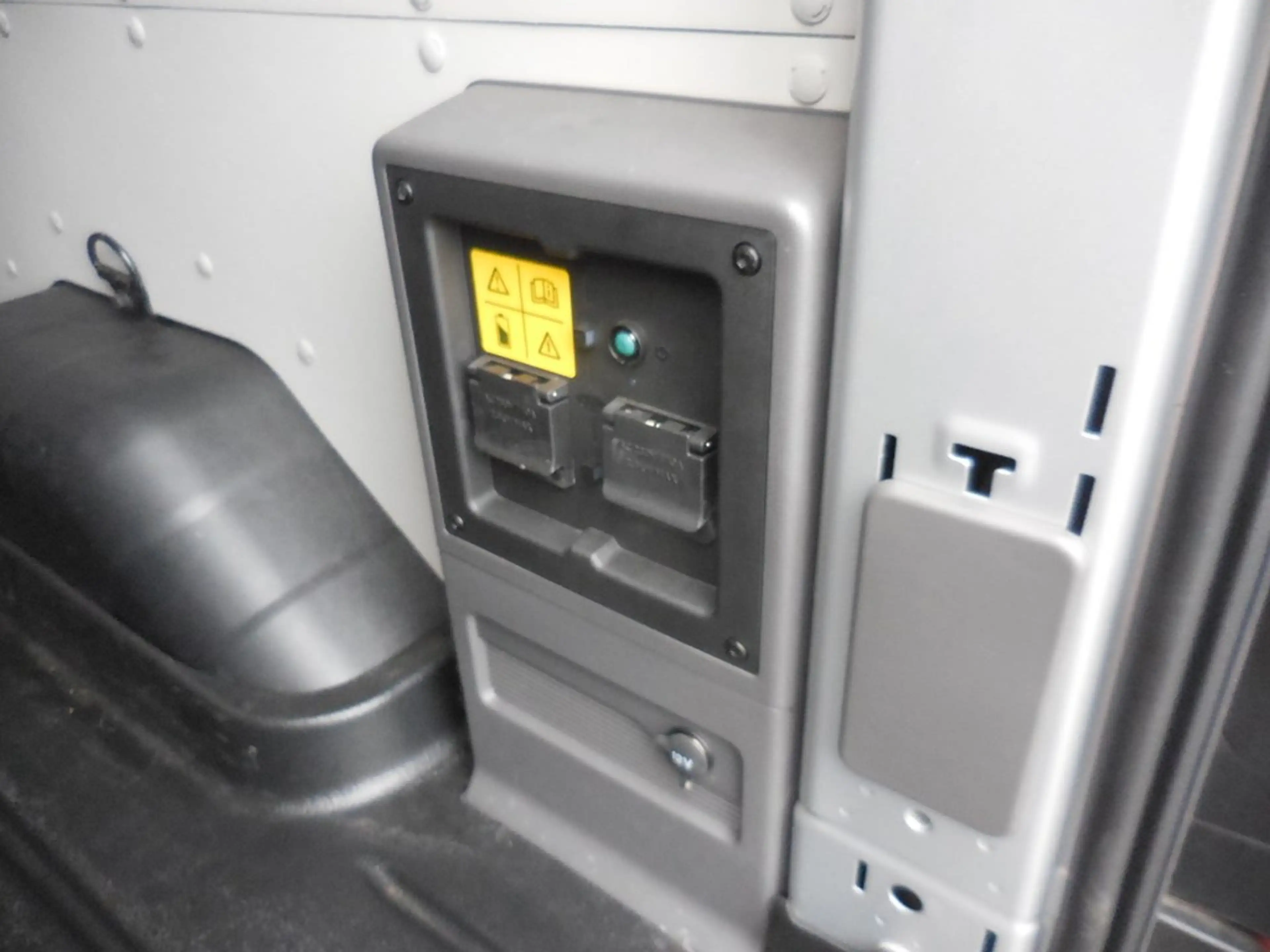 Ford E-Transit Trend — photo 8