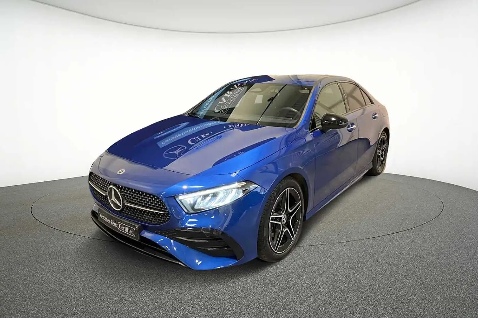Mercedes-Benz A 200 d Berline AMG Line Zwart - 1