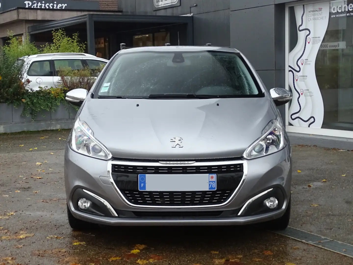 Peugeot 208 1.2 PureTech 82 ch Signature - Garantie jusqu'en 0 Gris - 2