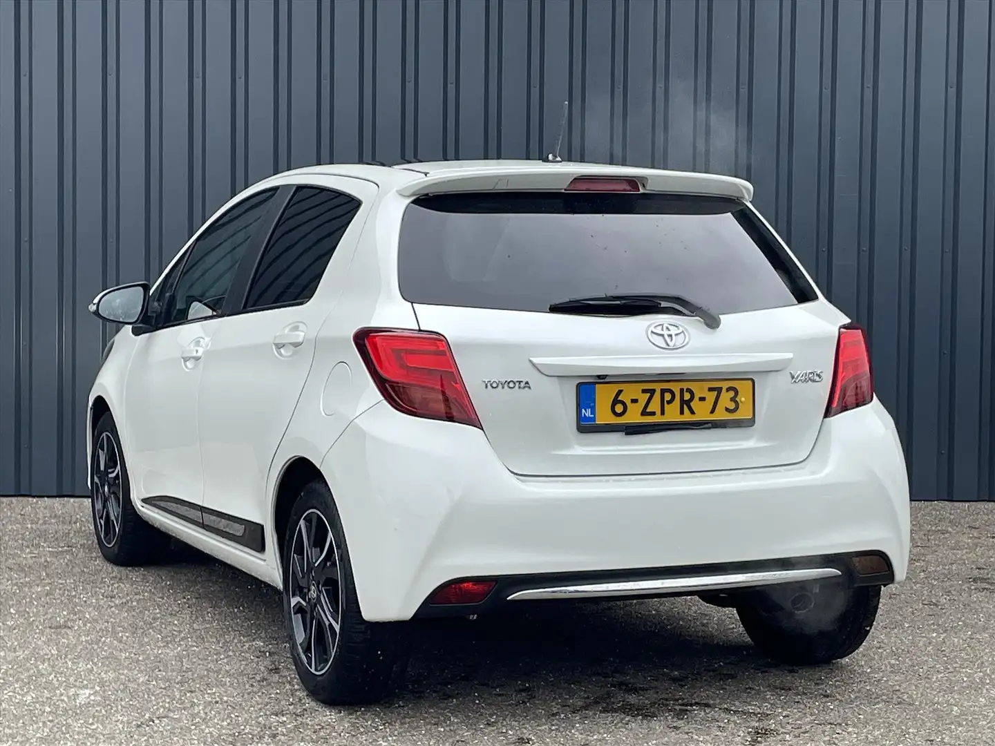 Toyota Yaris 1.3 VVT-i 99pk 5D Dynamic Camera | Navigatie | All Blanco - 2