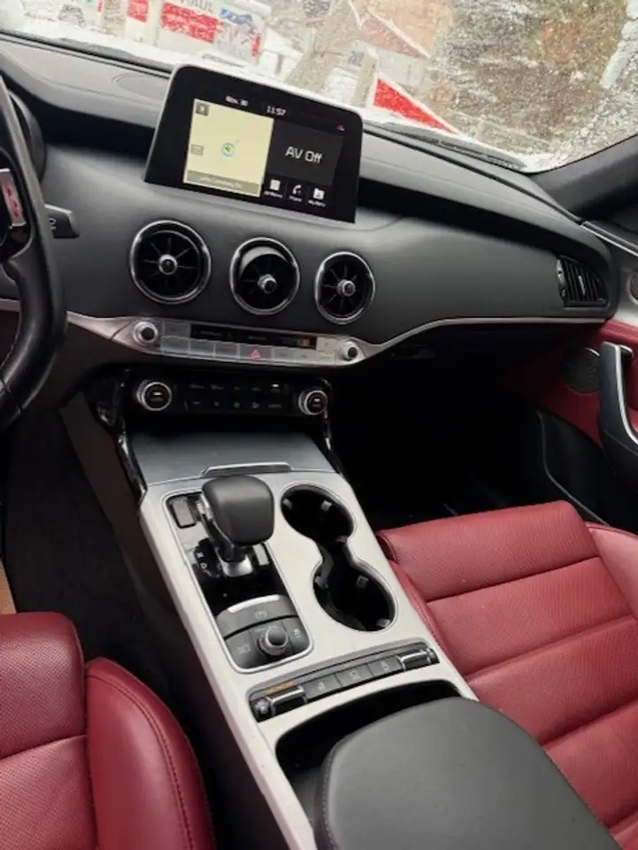 Kia Stinger снимка Kia Stinger