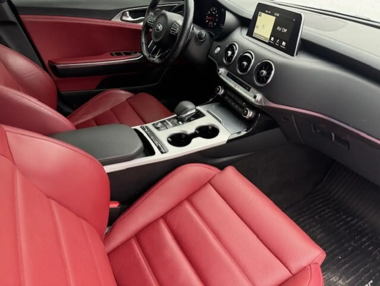 Kia Stinger снимка Kia Stinger