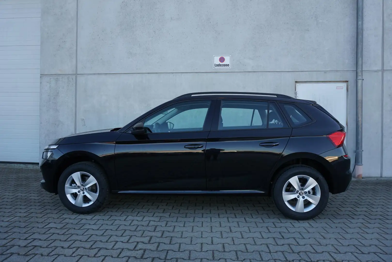 Skoda Kamiq 1.0TSI Ambition DSG Navi/MirrorLink Kamera Schwarz - 2