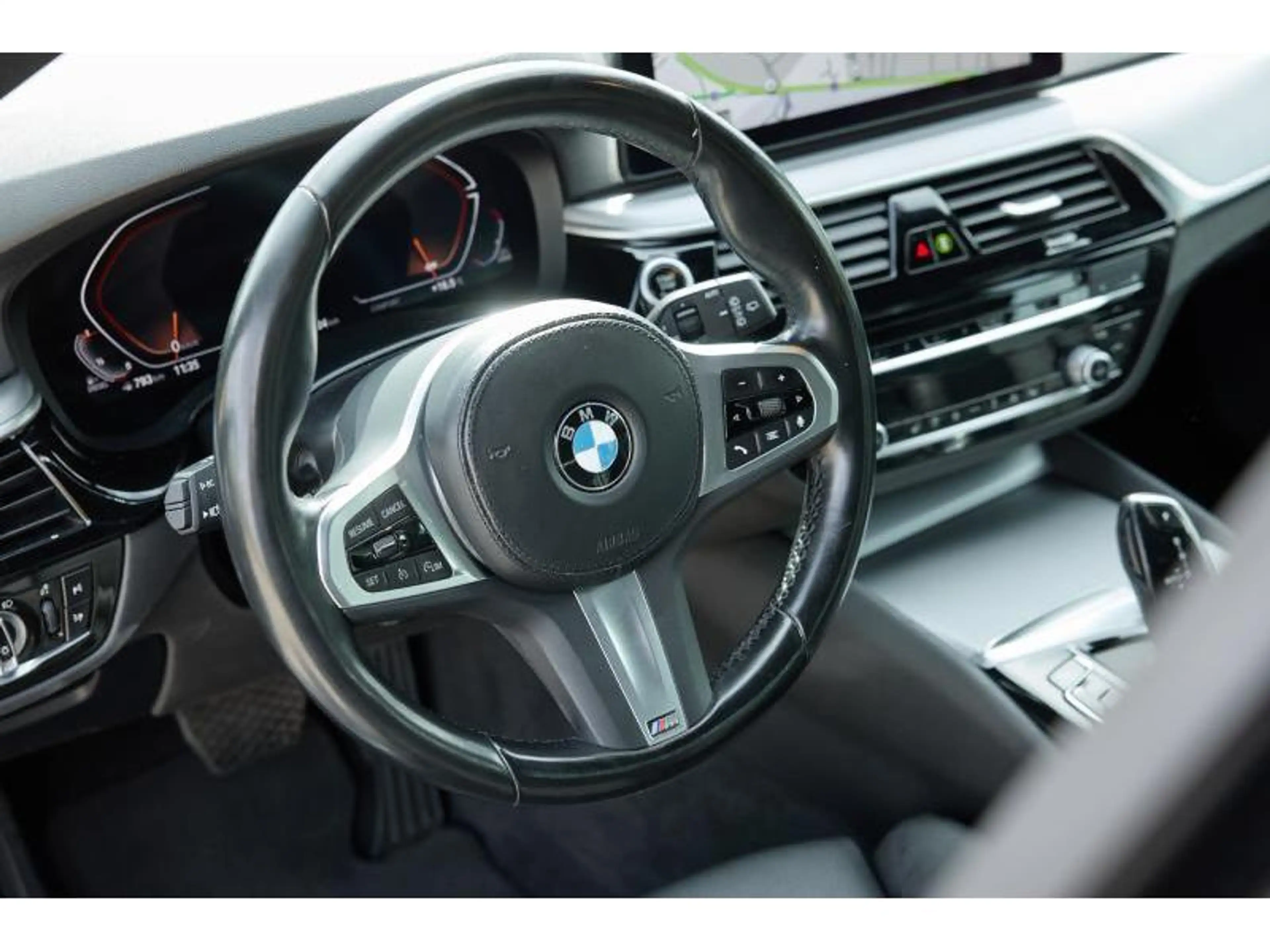BMW 530 530d Touring — photo 9