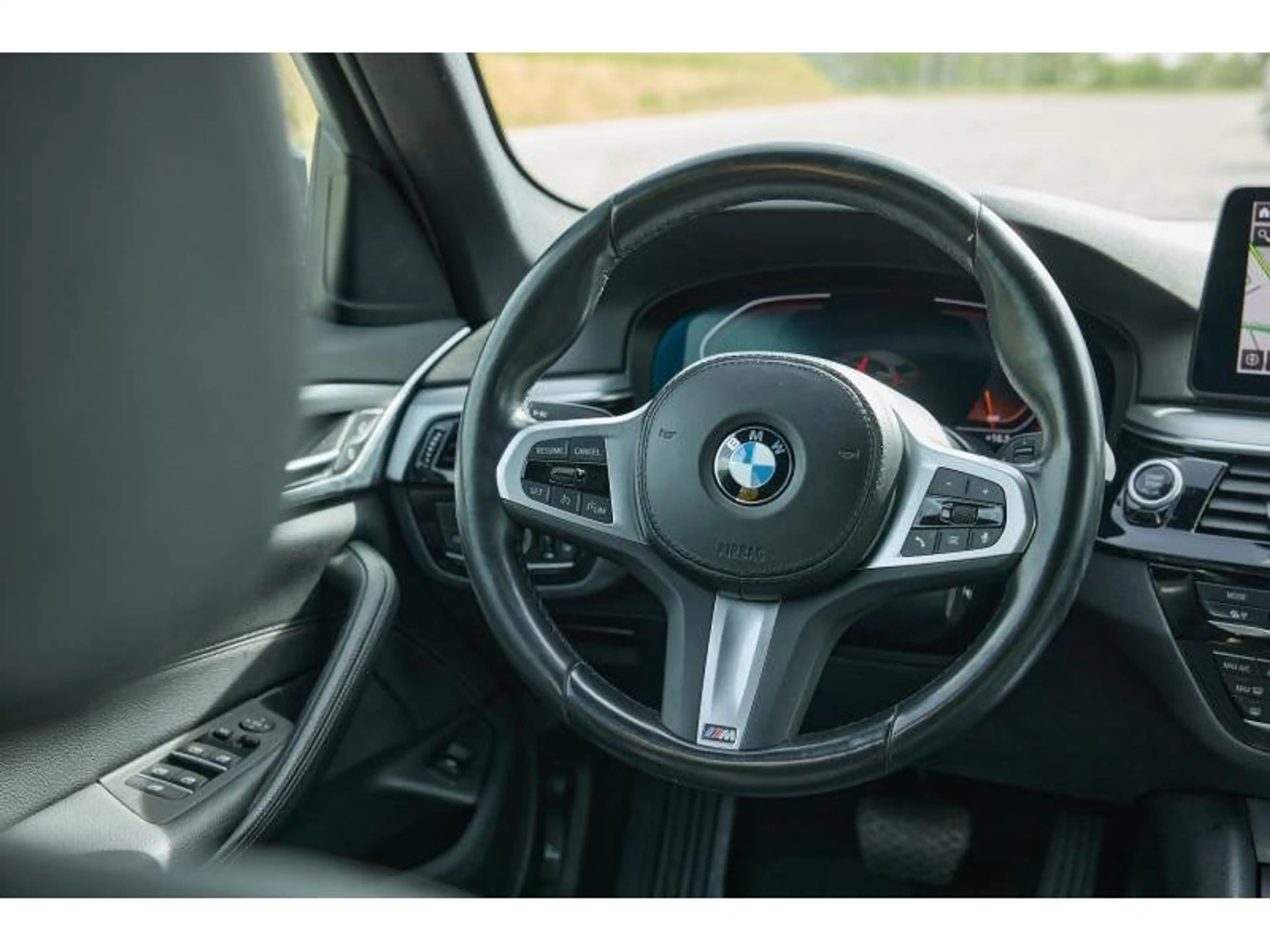 BMW 530 530d Touring — photo 12